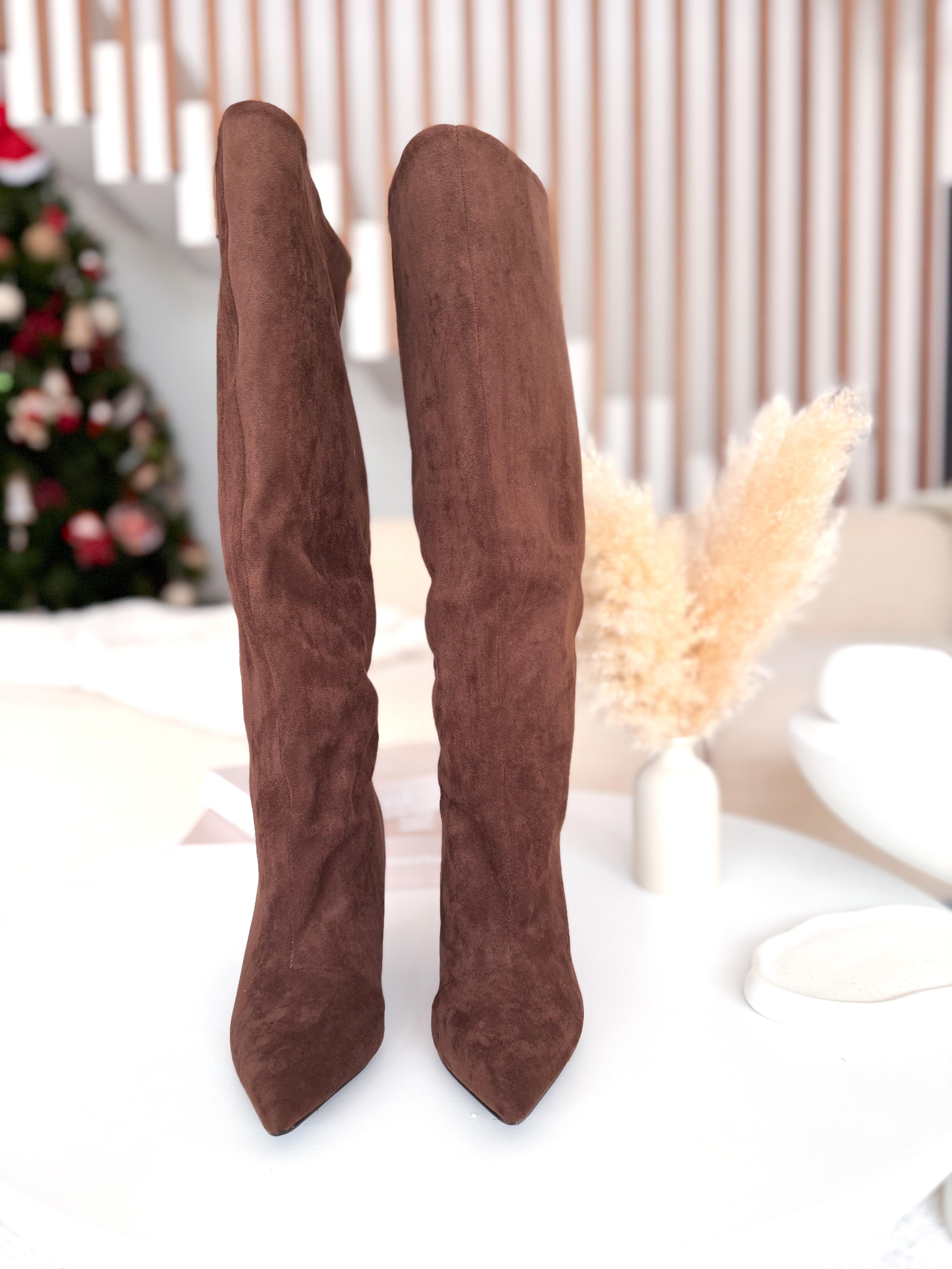 Botas altas ante amplias