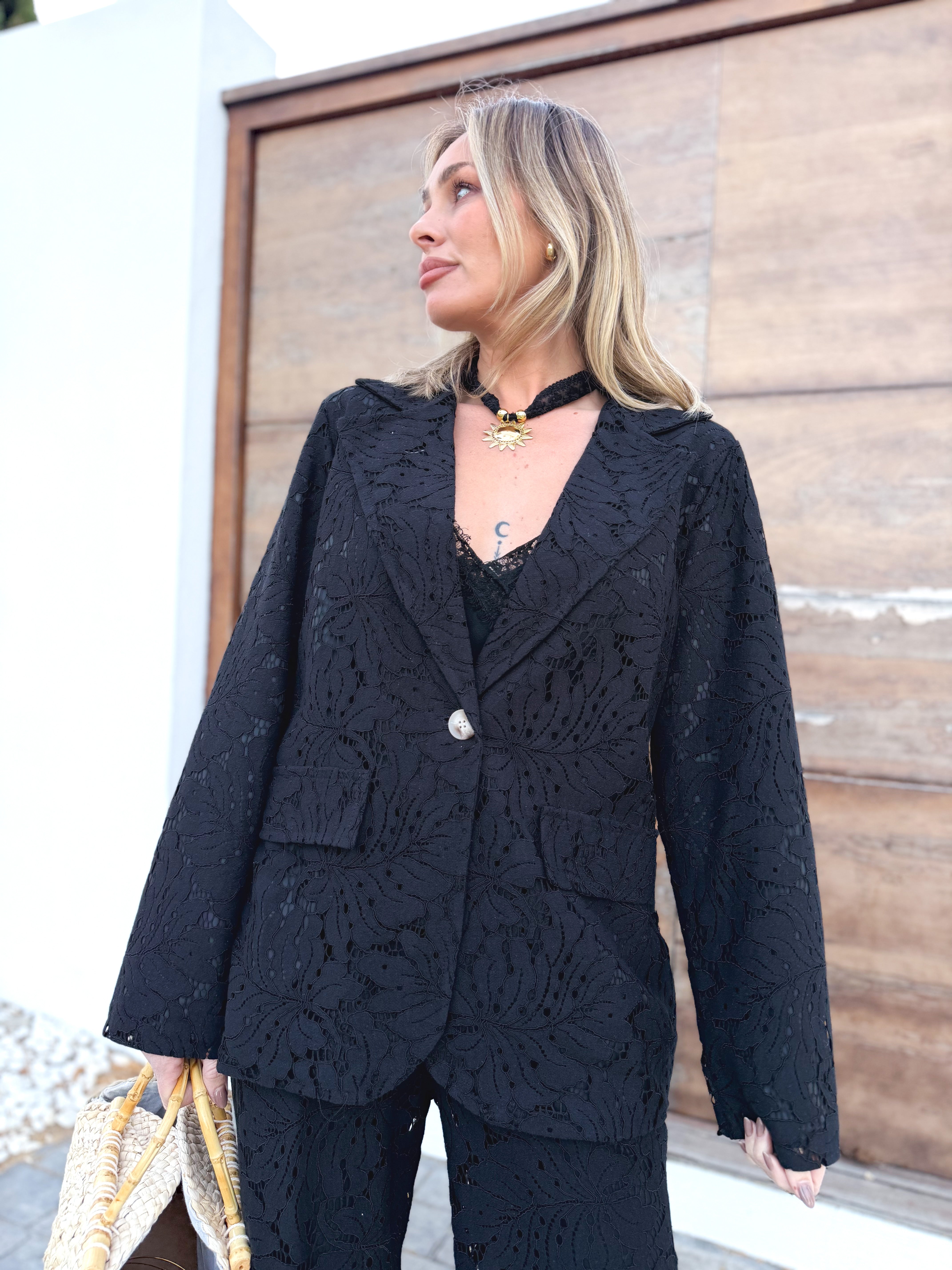 Blazer bordada KALA negro