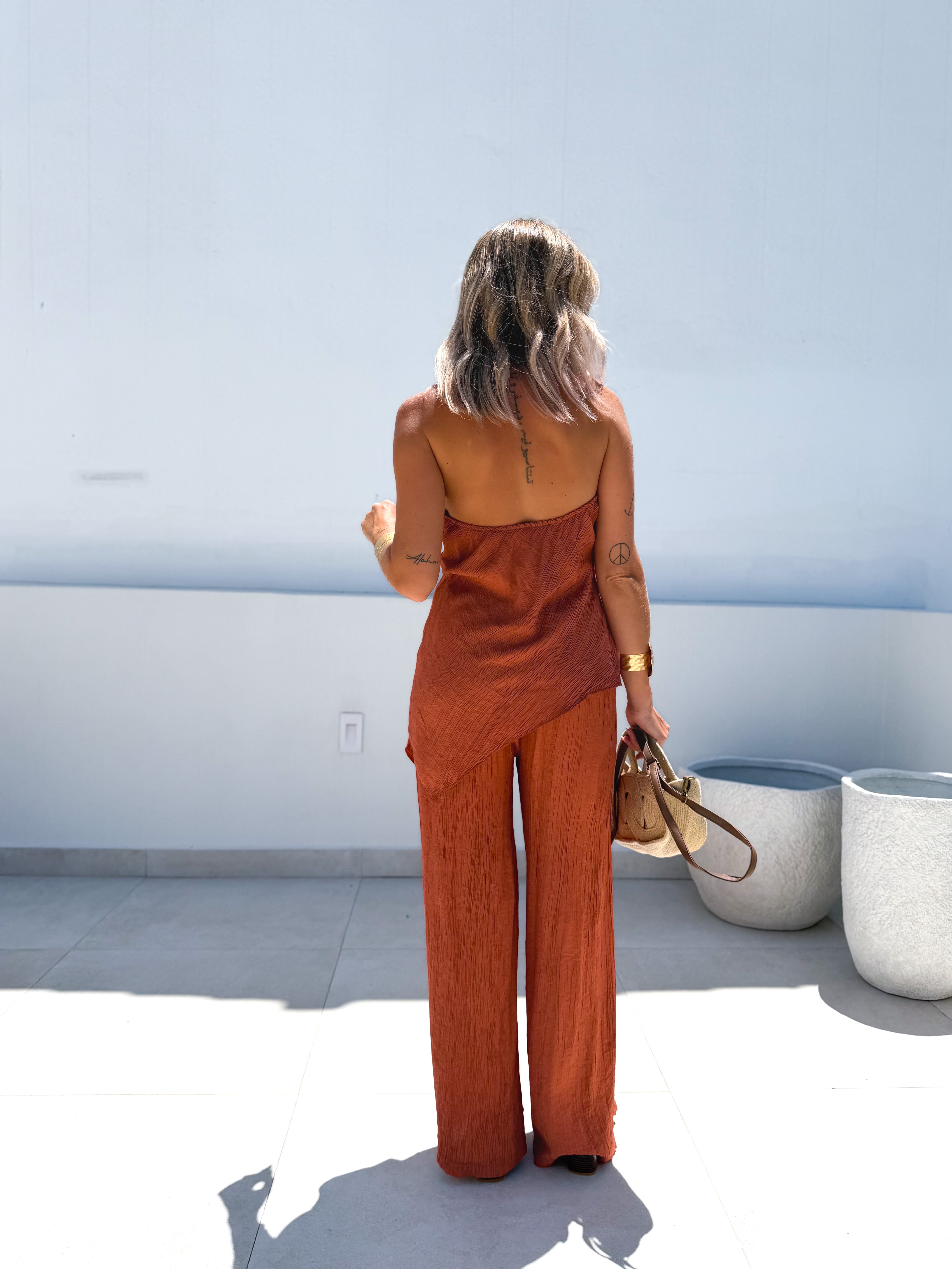 Total look asimetríco Teja
