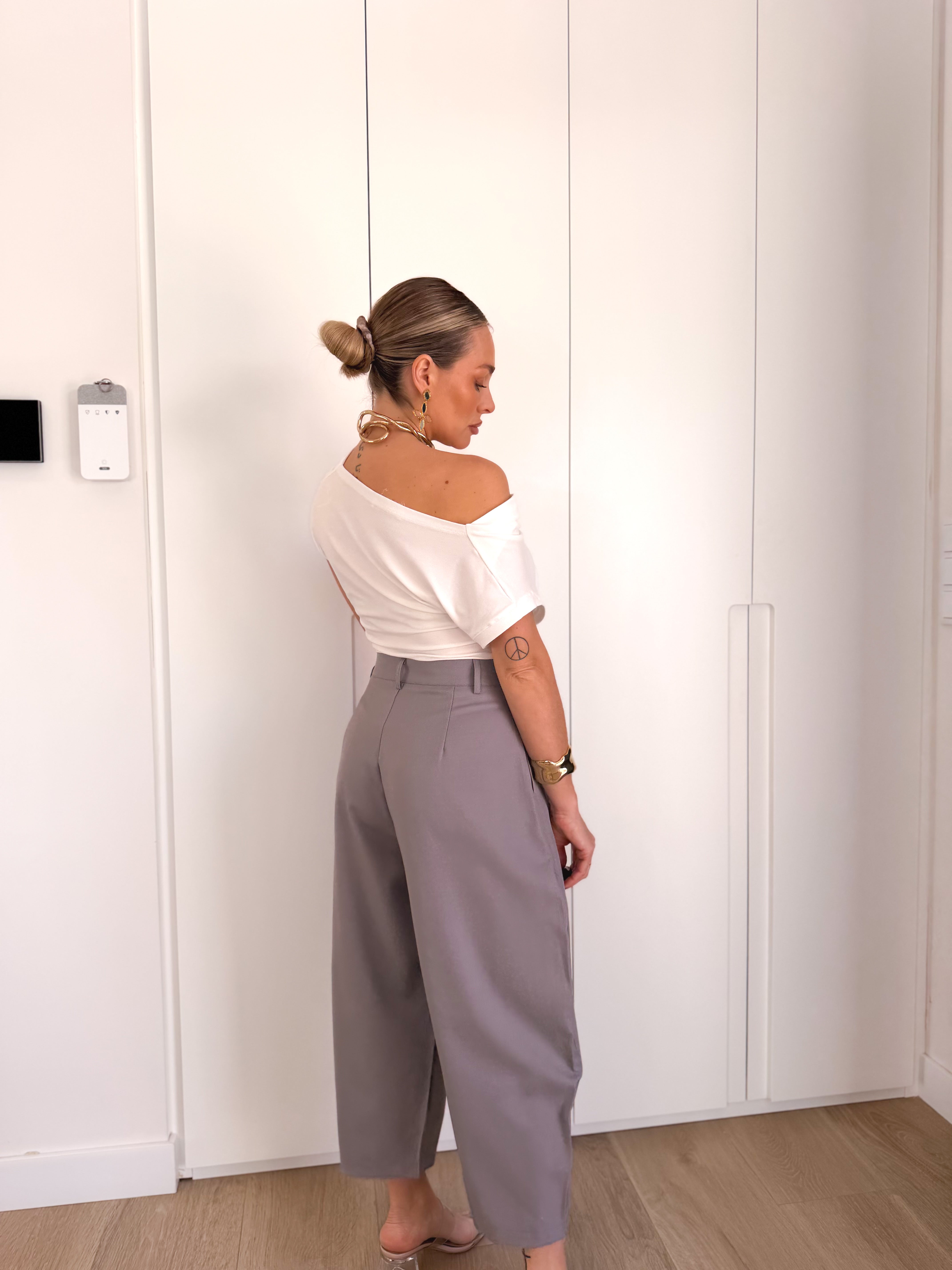 Pantalón pinza tobillero gris