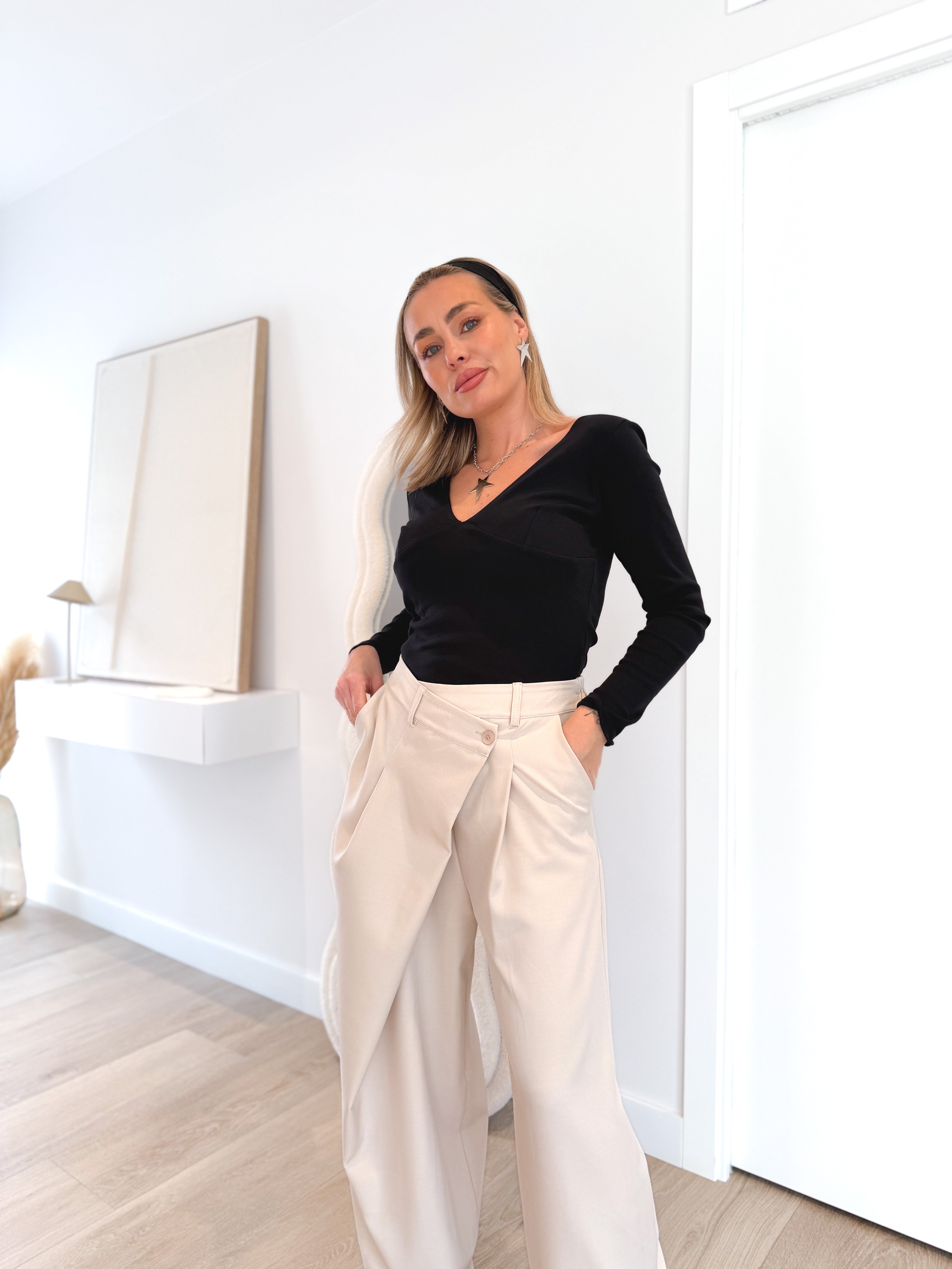 Pantalón pinzas cruzado beige
