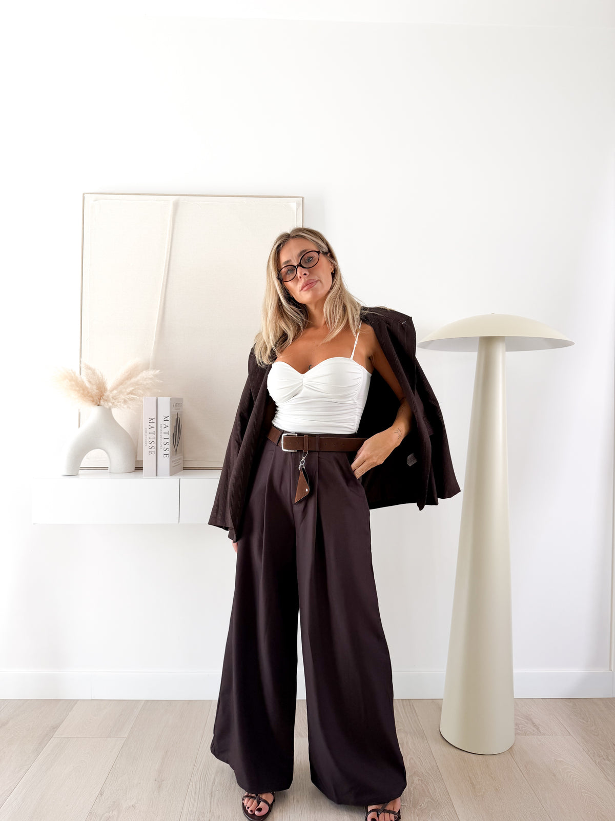 Pantalón pinza wide leg marrón