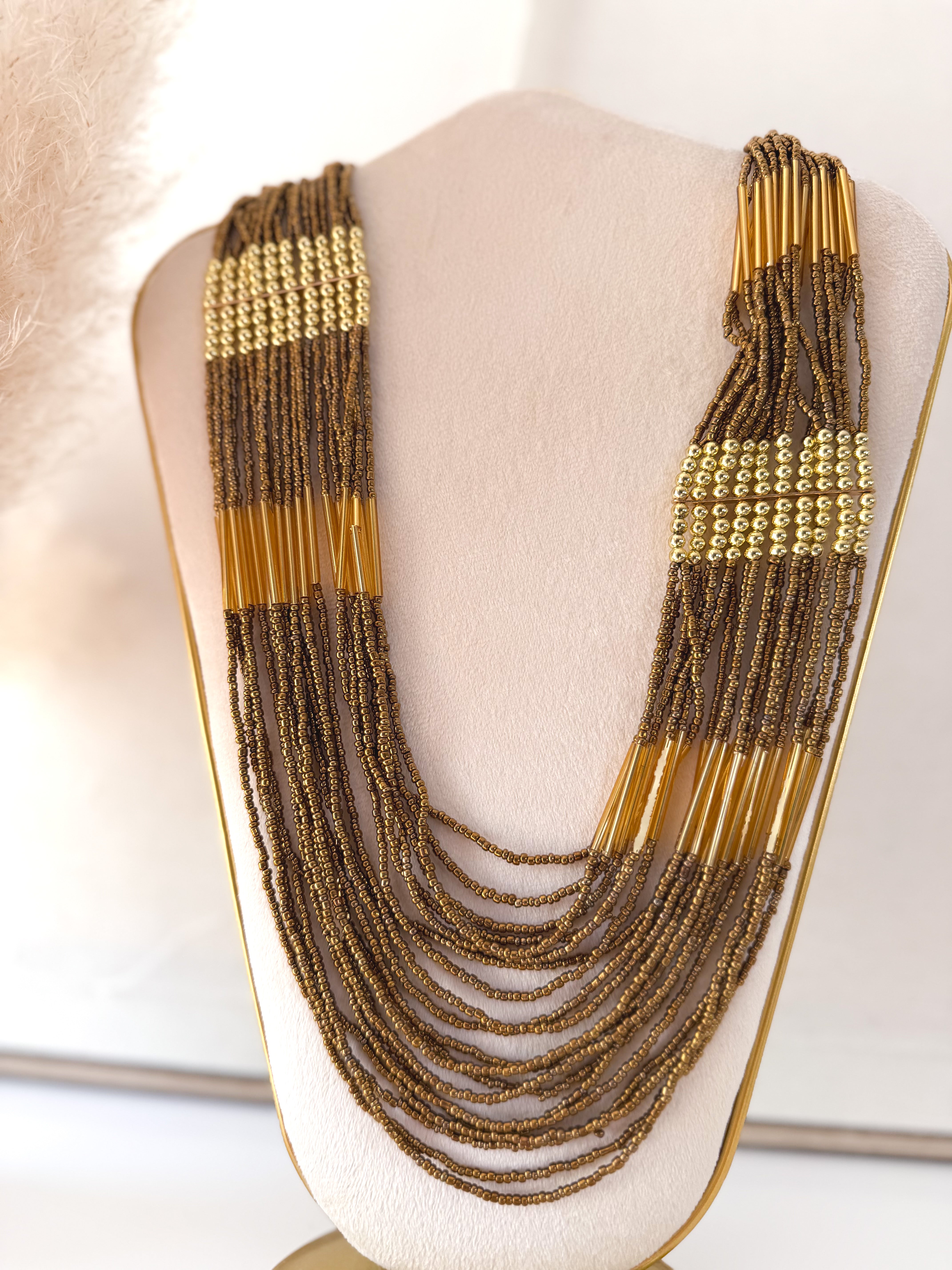 Collar Thai