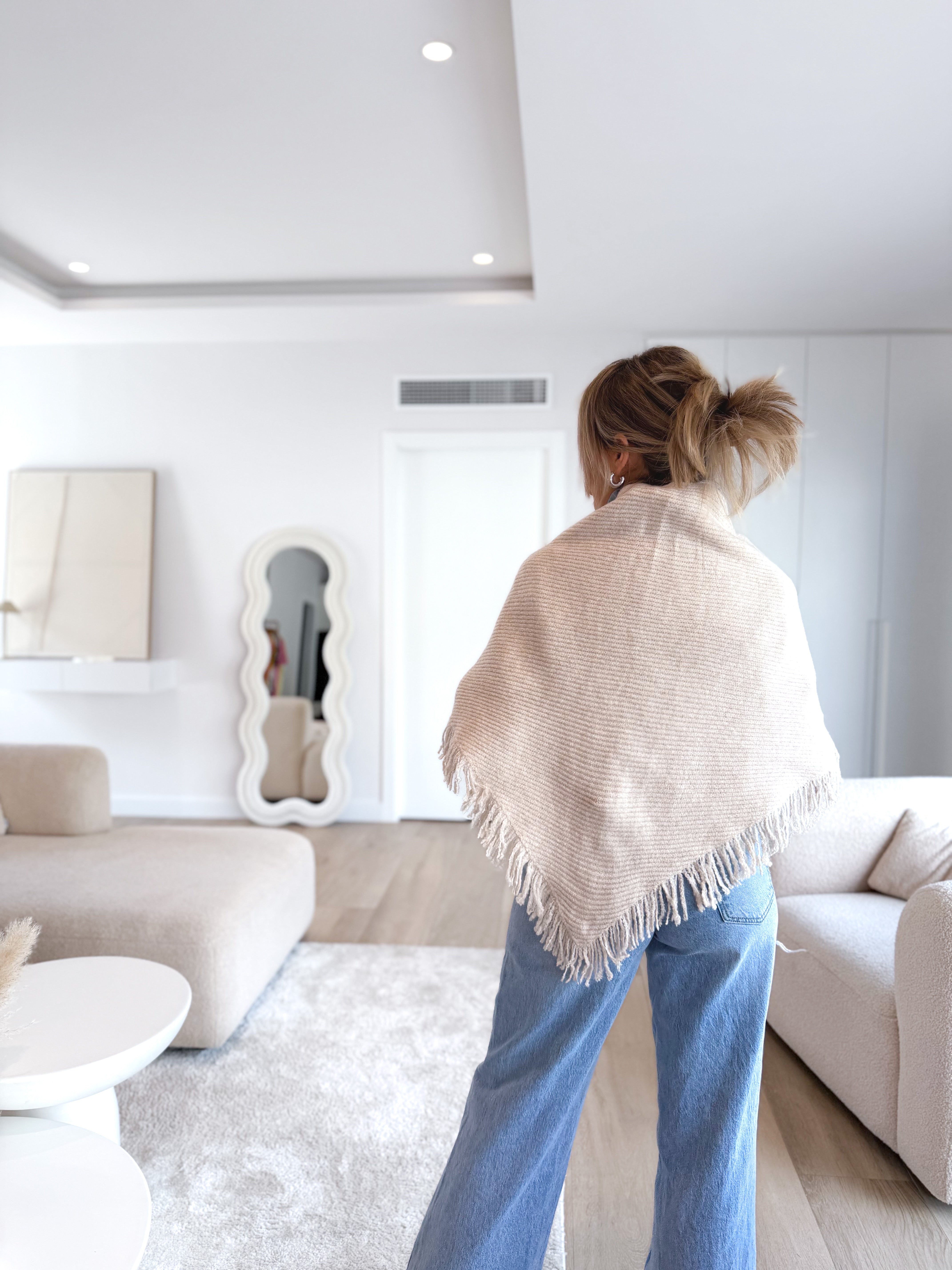 Capa flecos beige