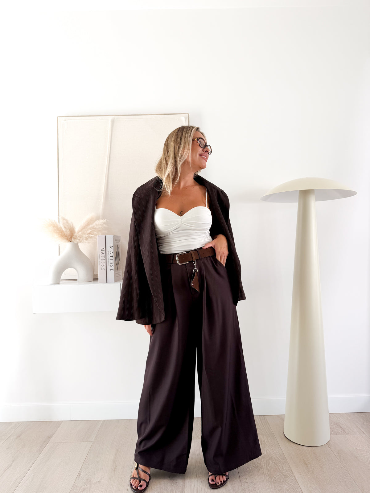 Pantalón pinza wide leg marrón