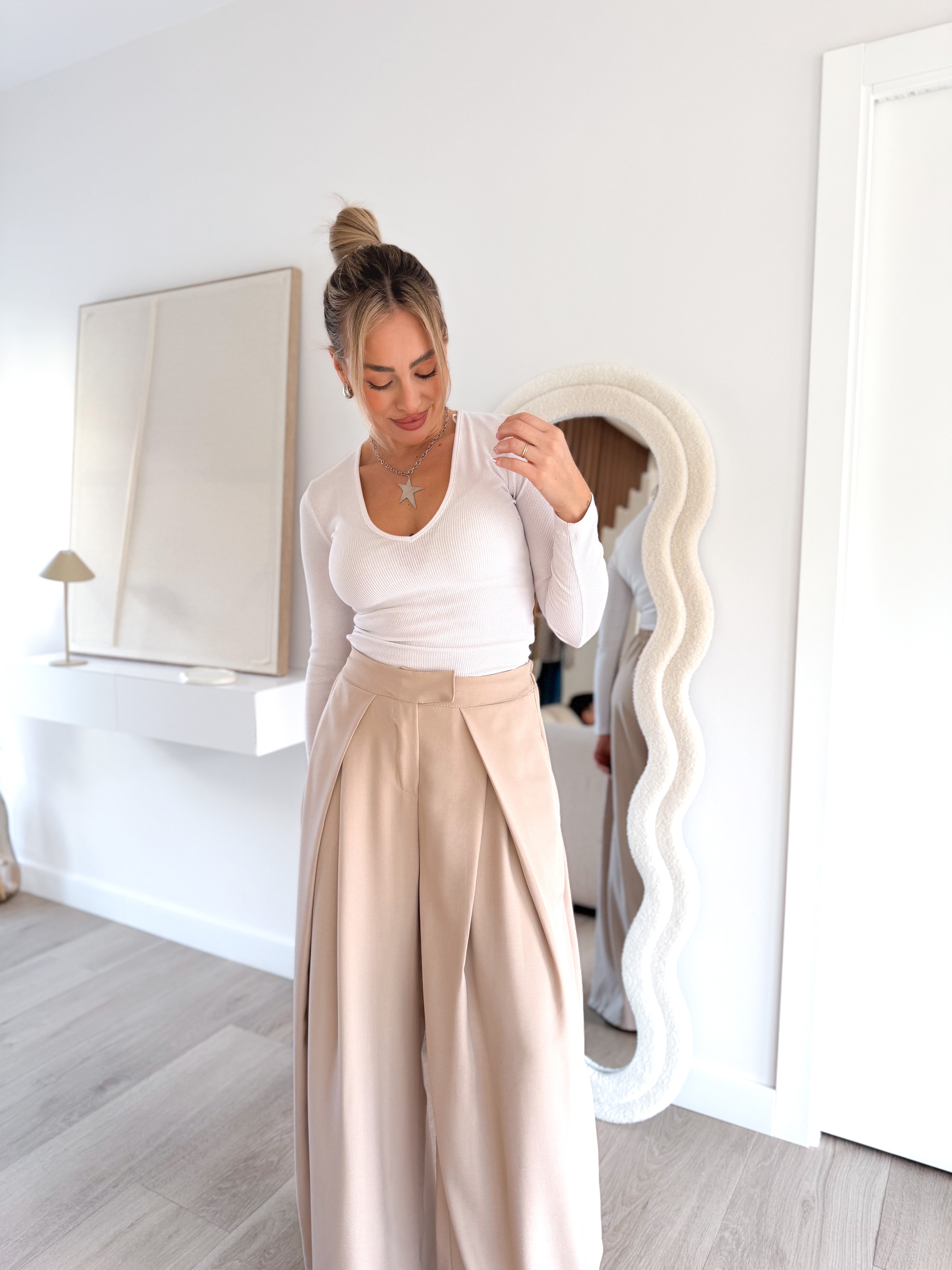 Pantalón barrell pliegues beige