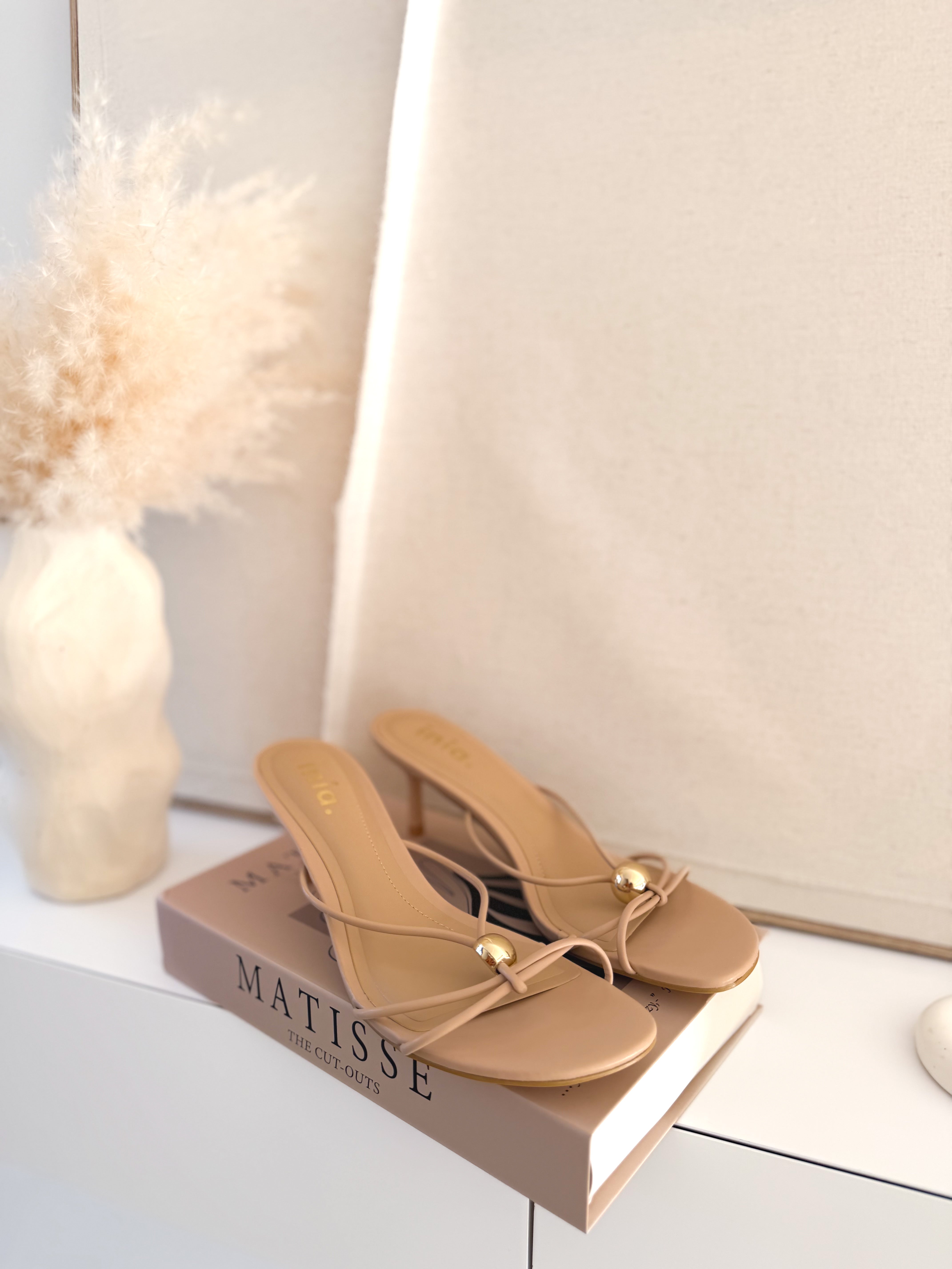 Sandalias tiras beige