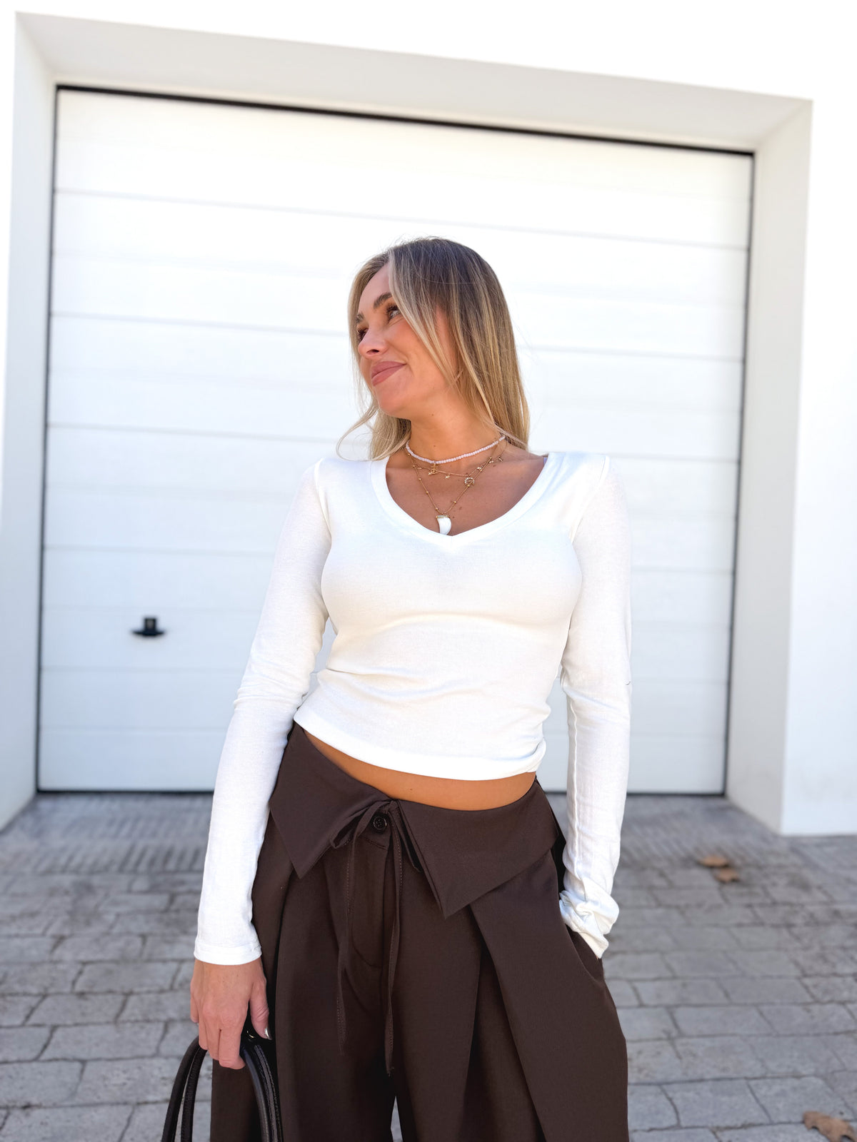 Básica cuello pico blanca