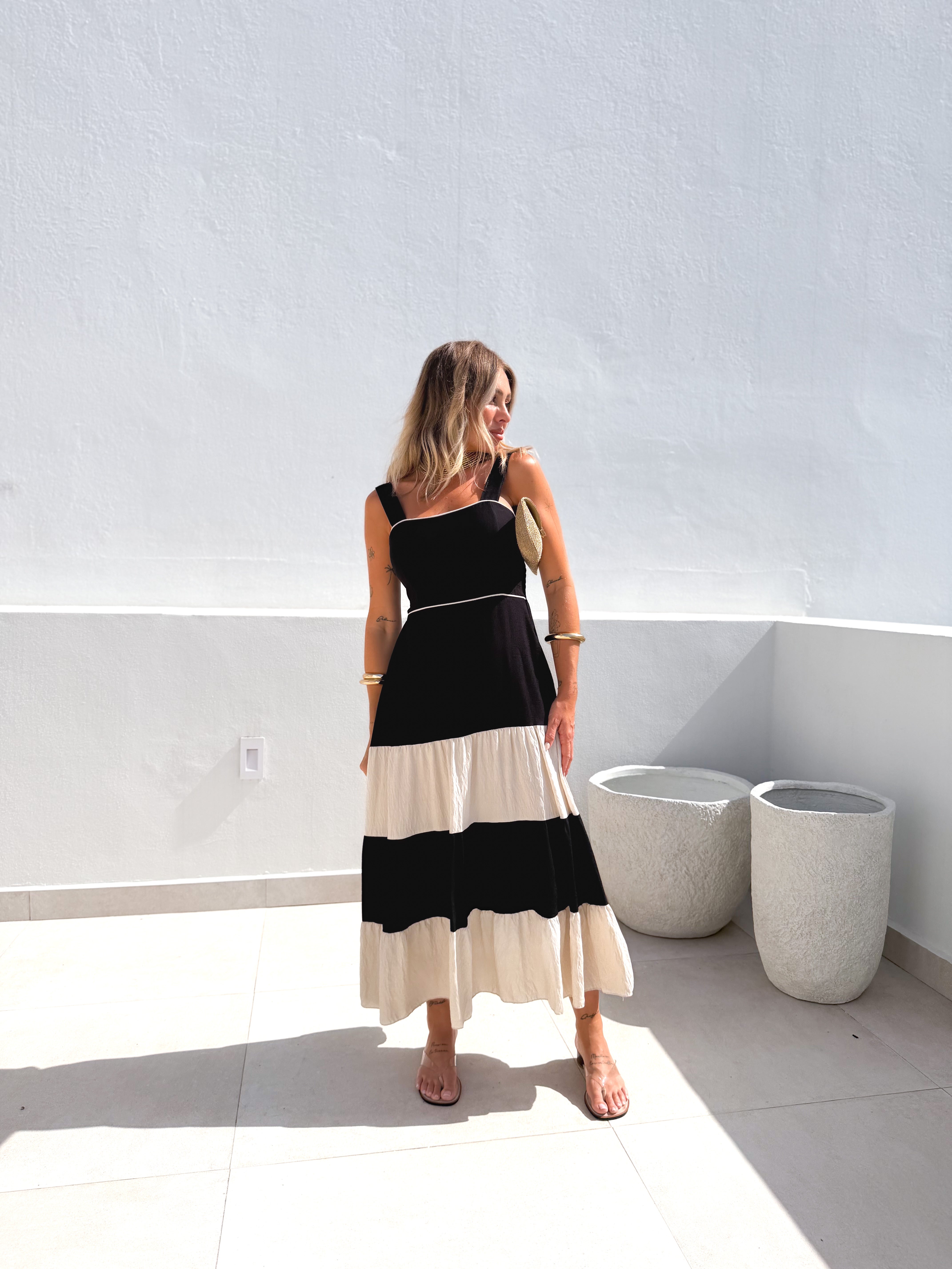 Vestido negro panelado