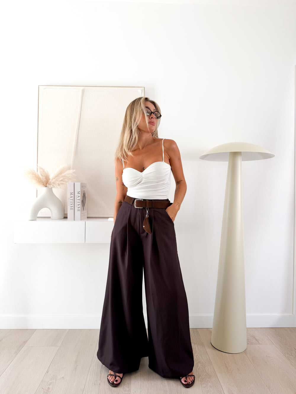 Pantalón pinza wide leg marrón