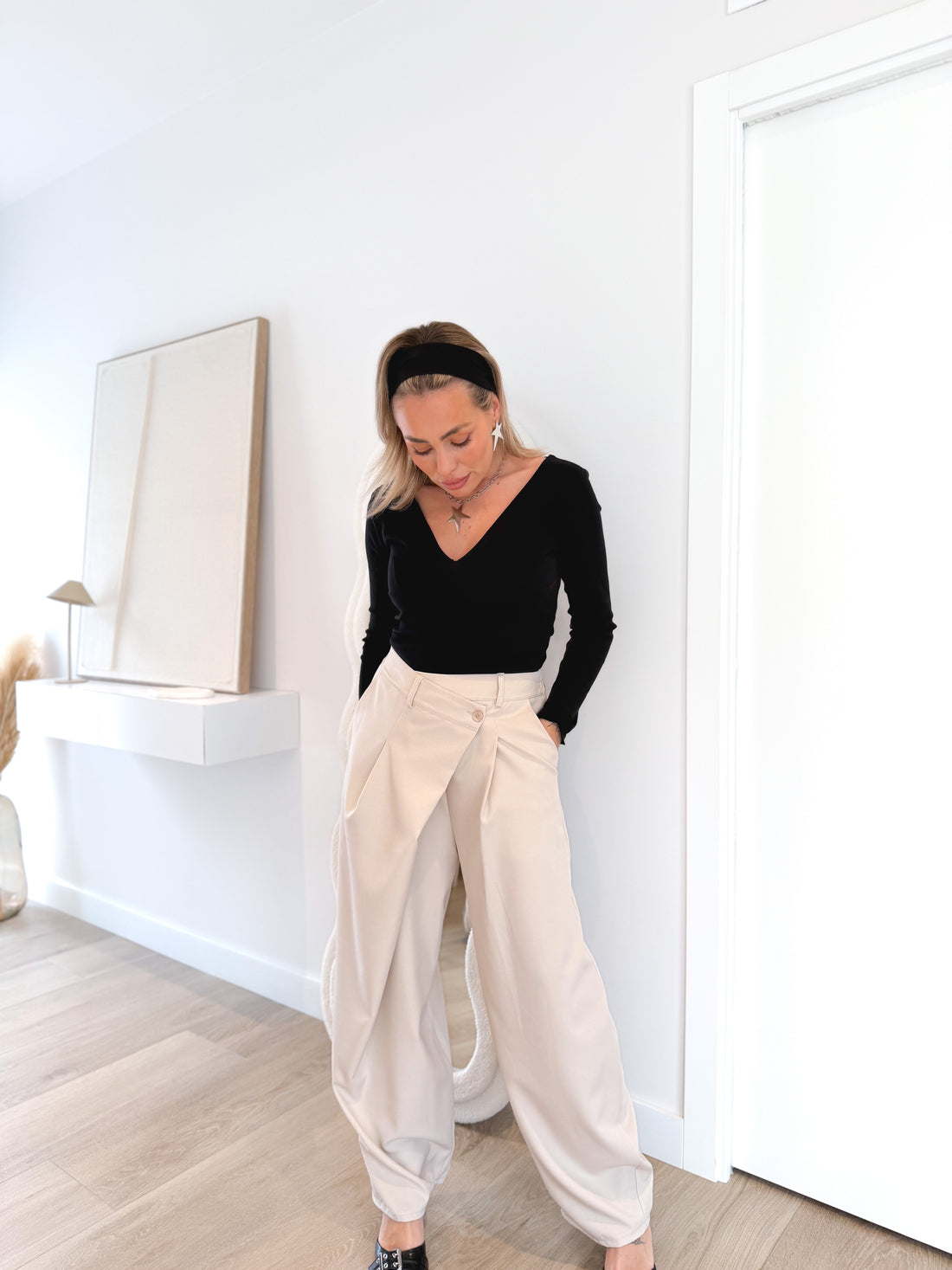 Pantalón pinzas cruzado beige