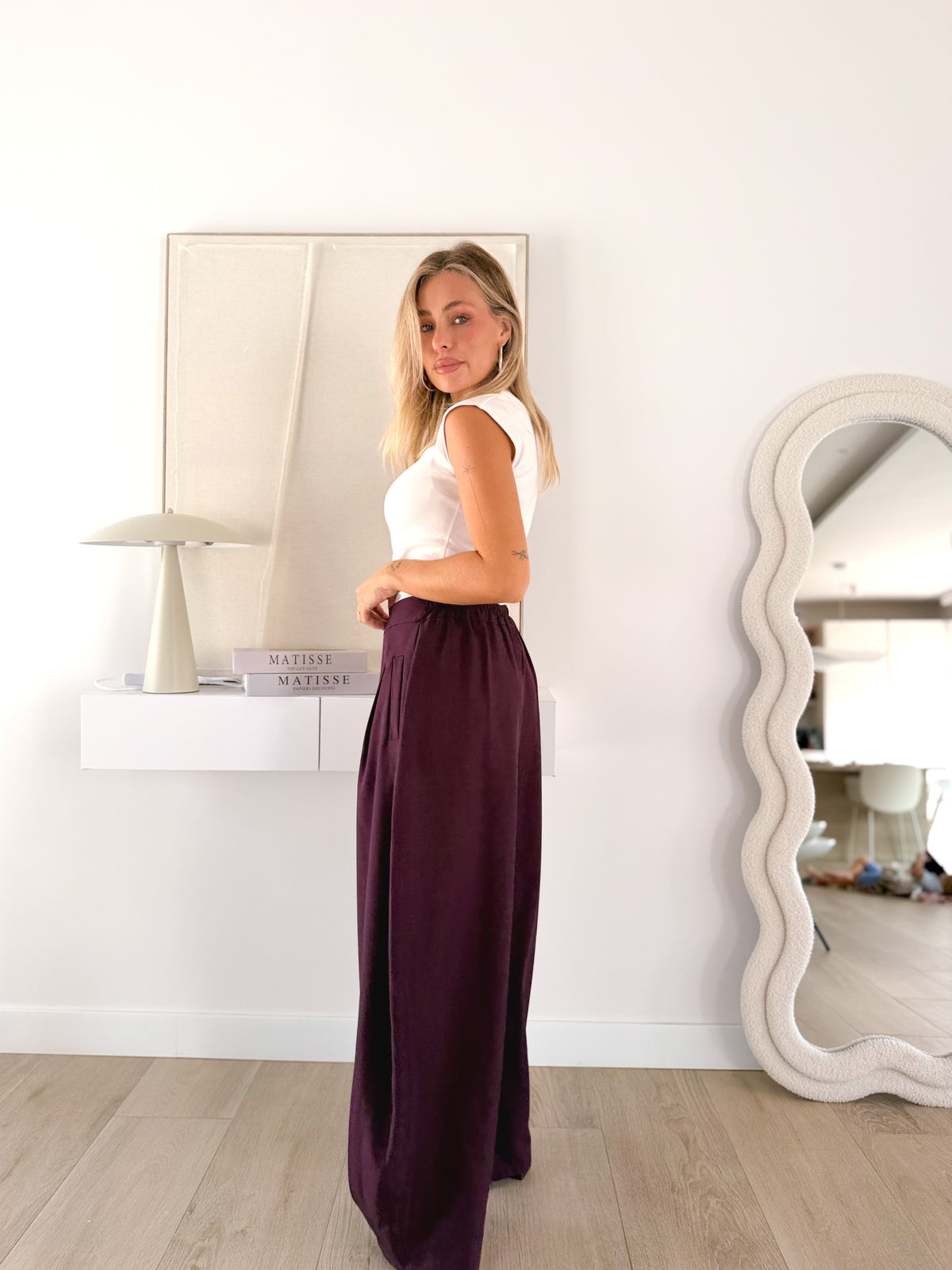 Pantalón wide leg pinzas burgundy
