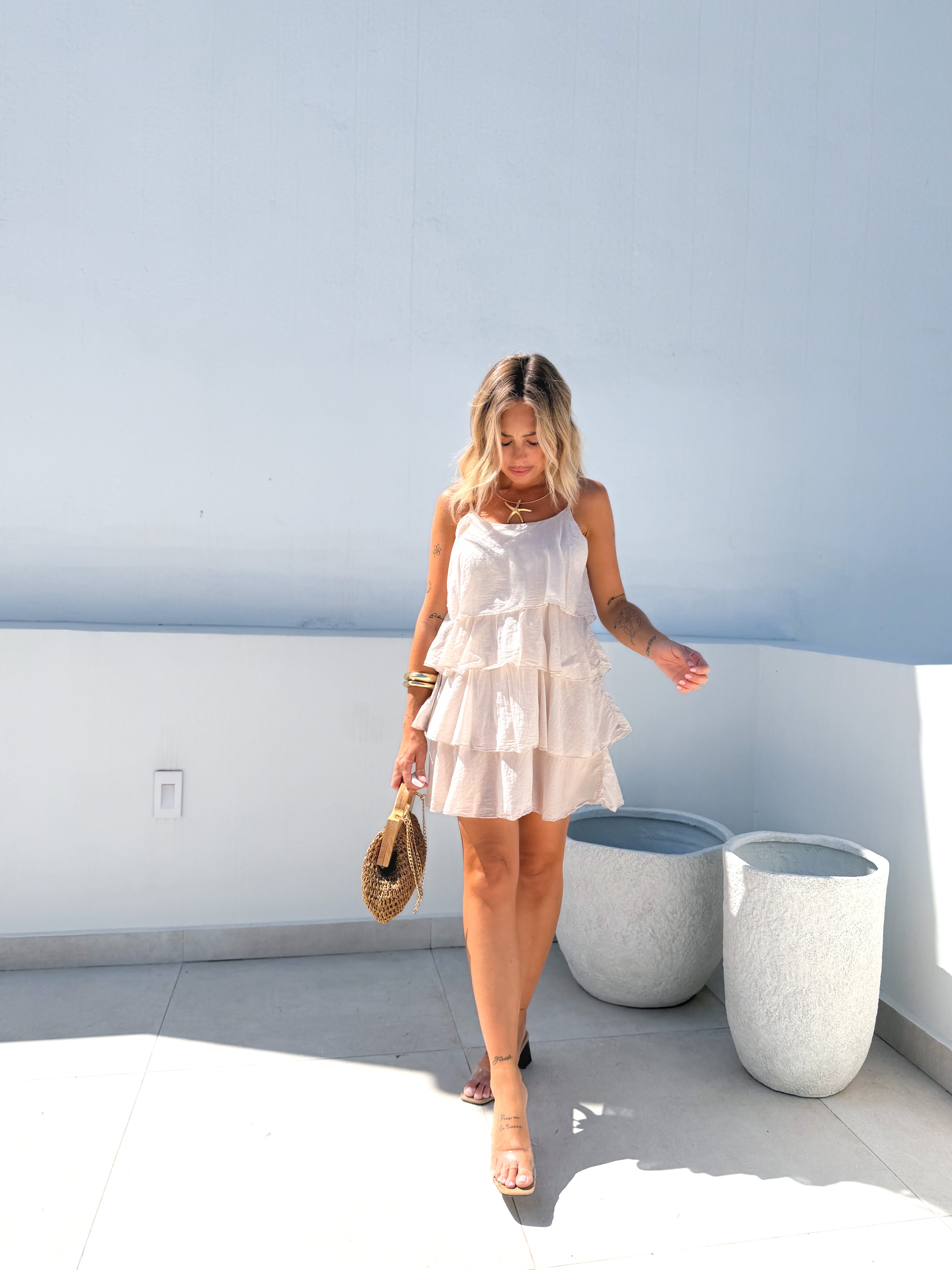 Vestido volantes beige
