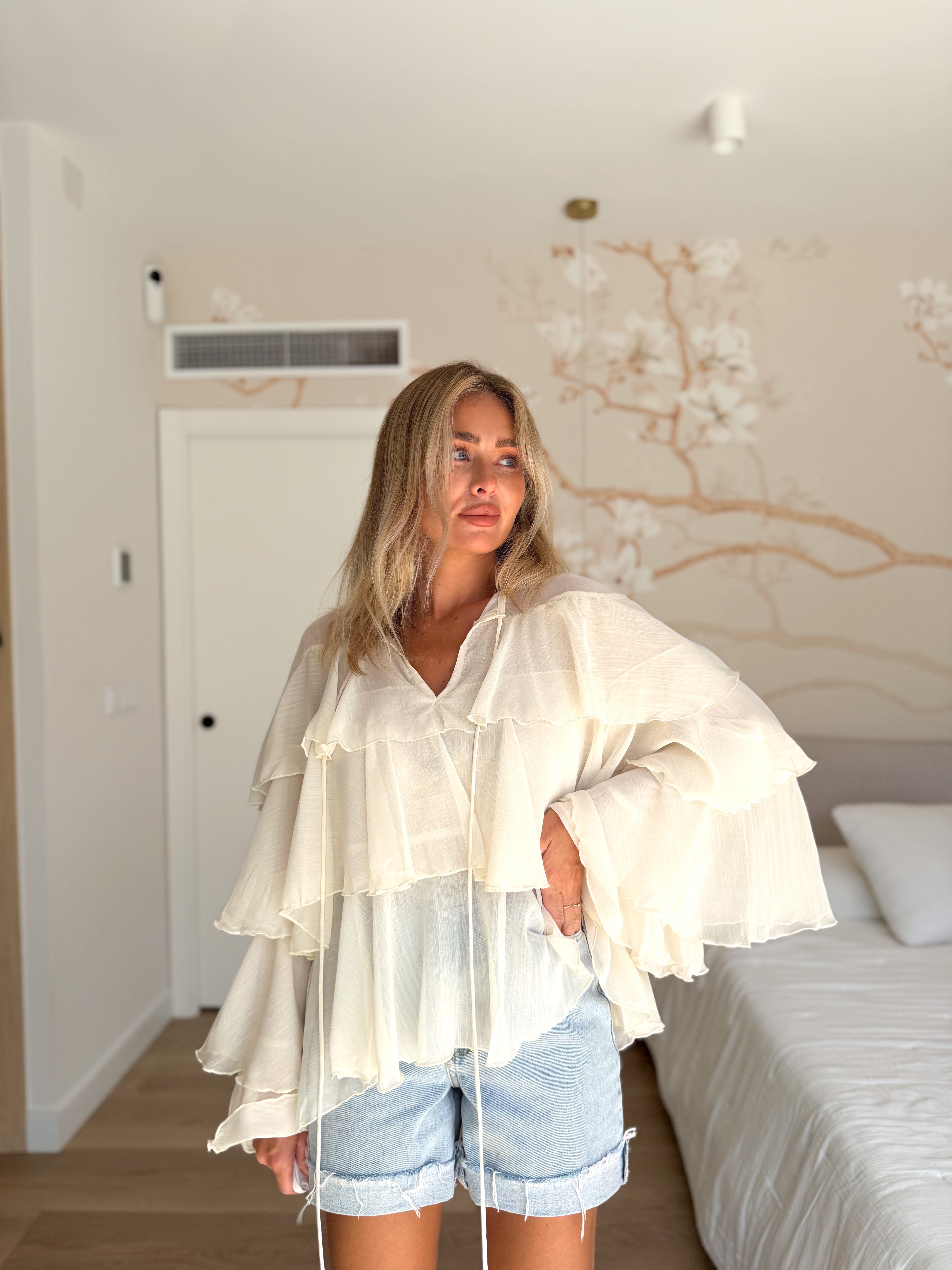 Blusa volantes beige