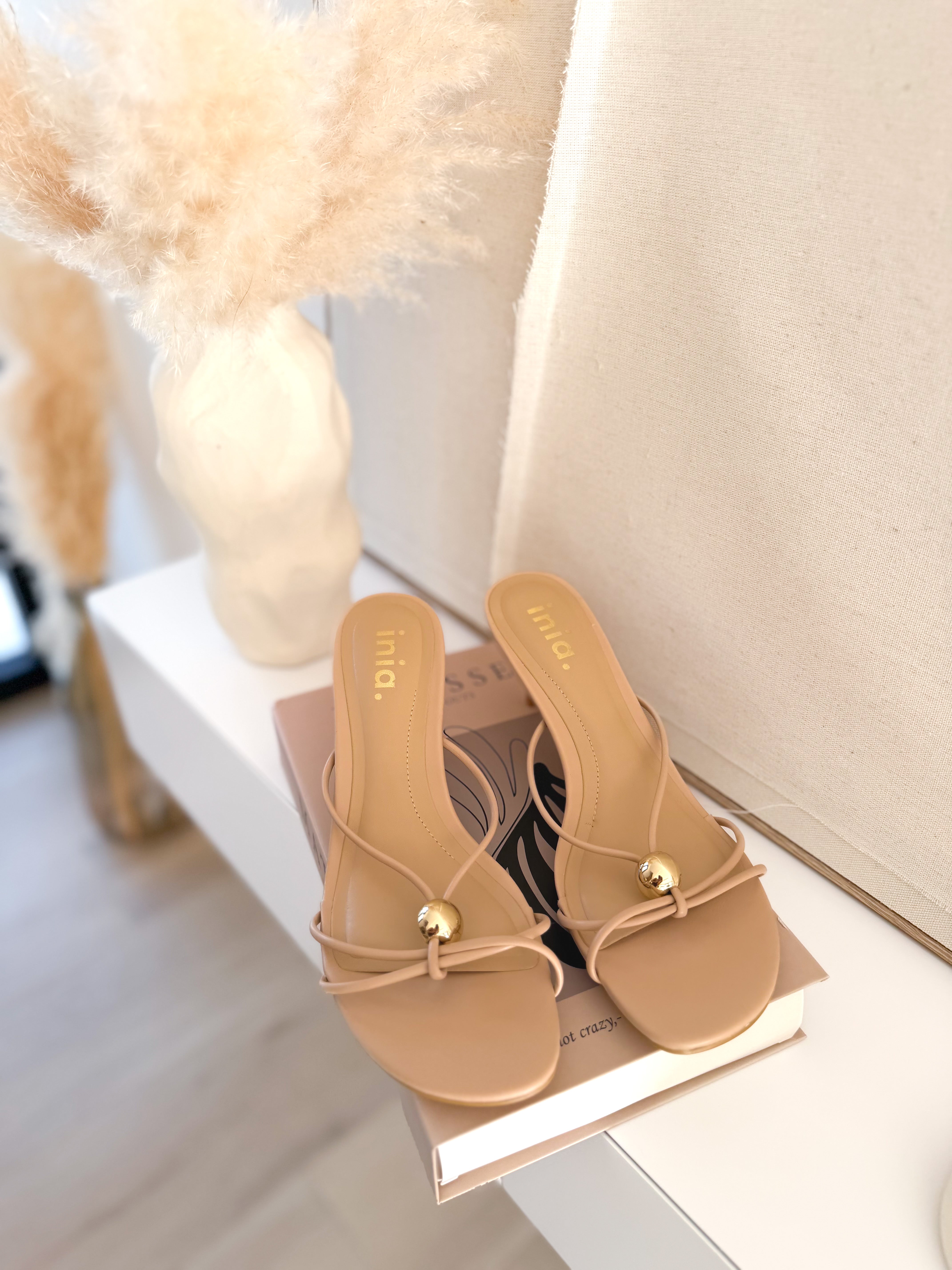 Sandalias tiras beige