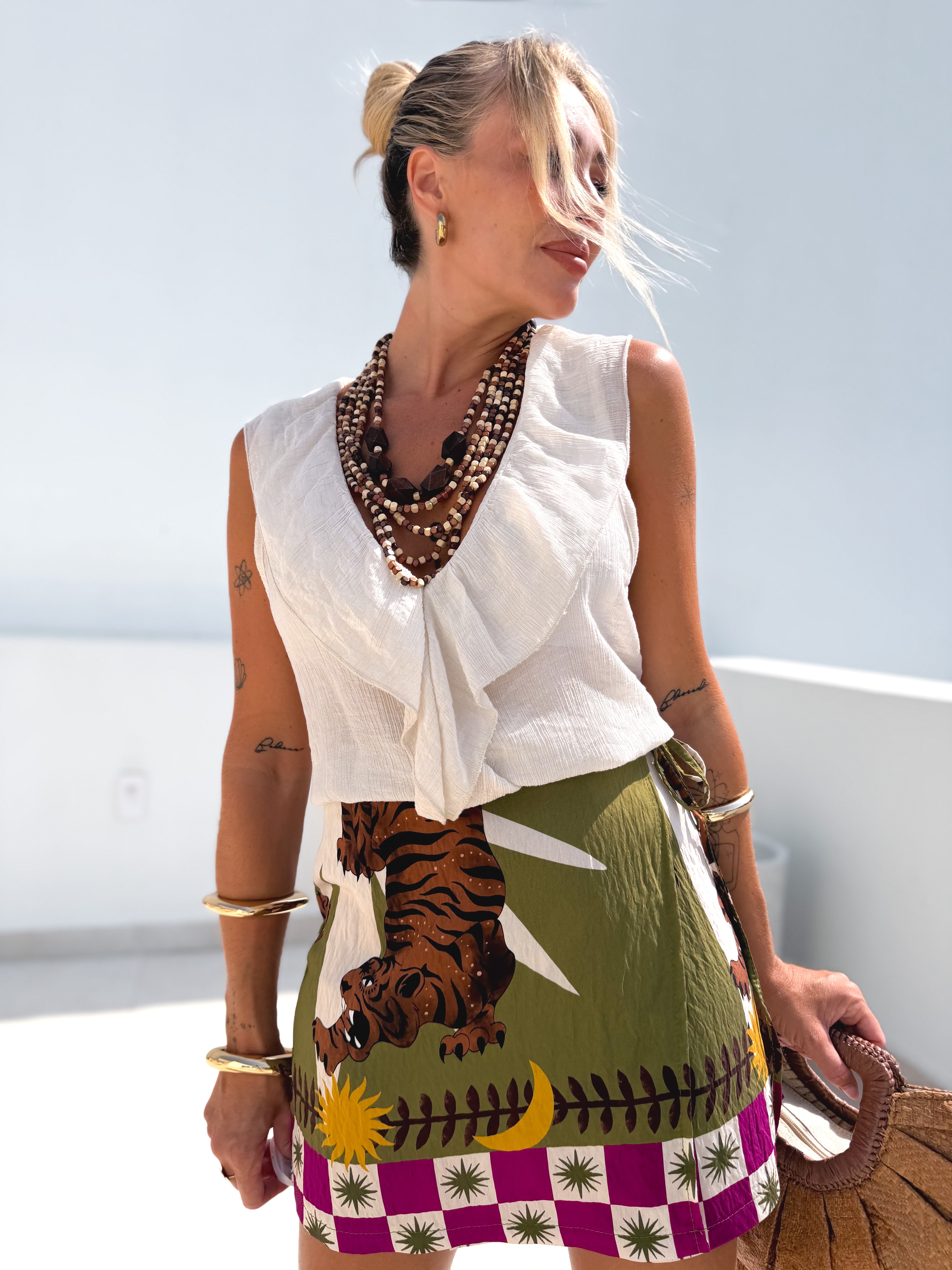 Camisa sin mangas volantes beige
