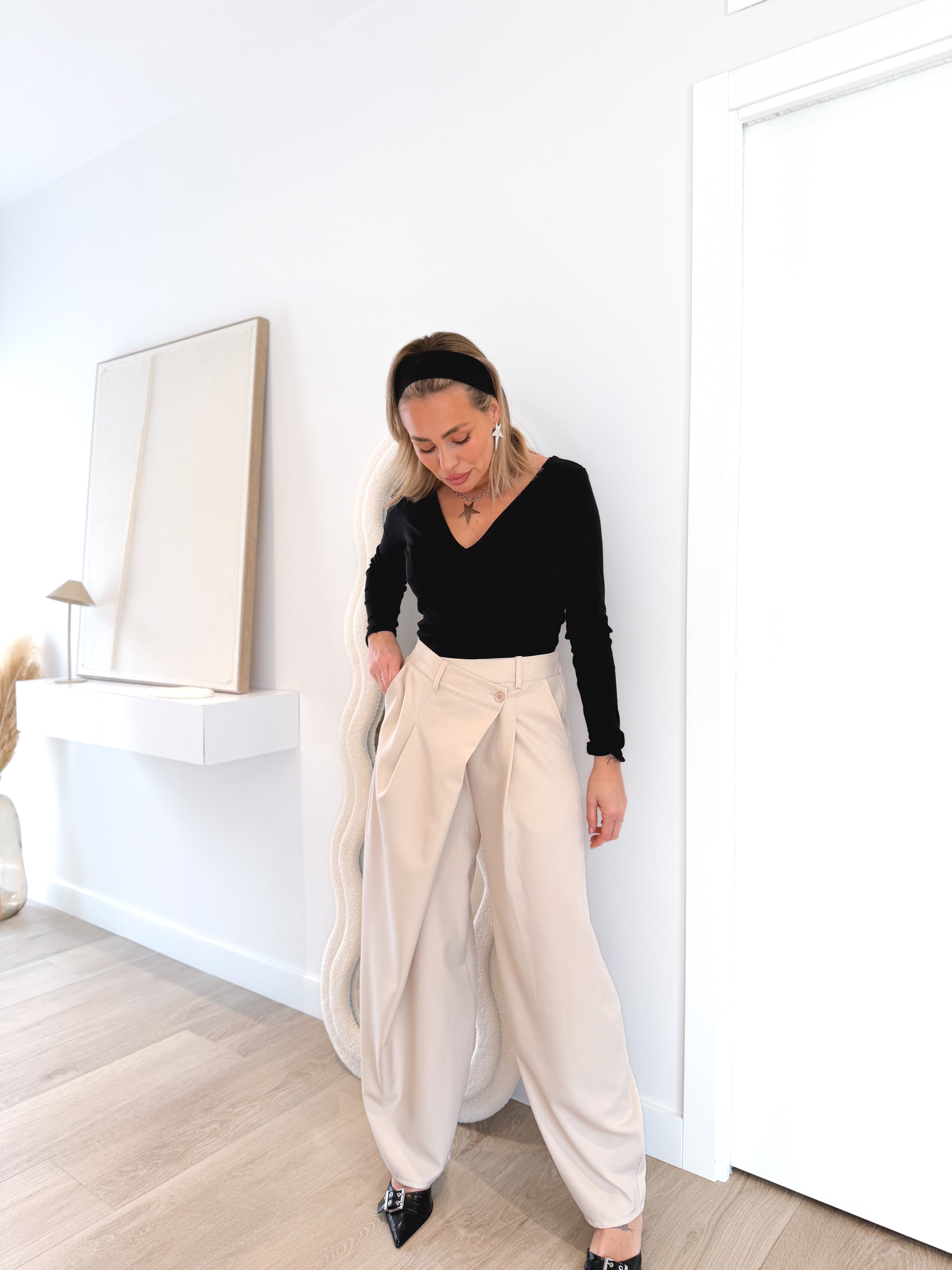 Pantalón pinzas cruzado beige