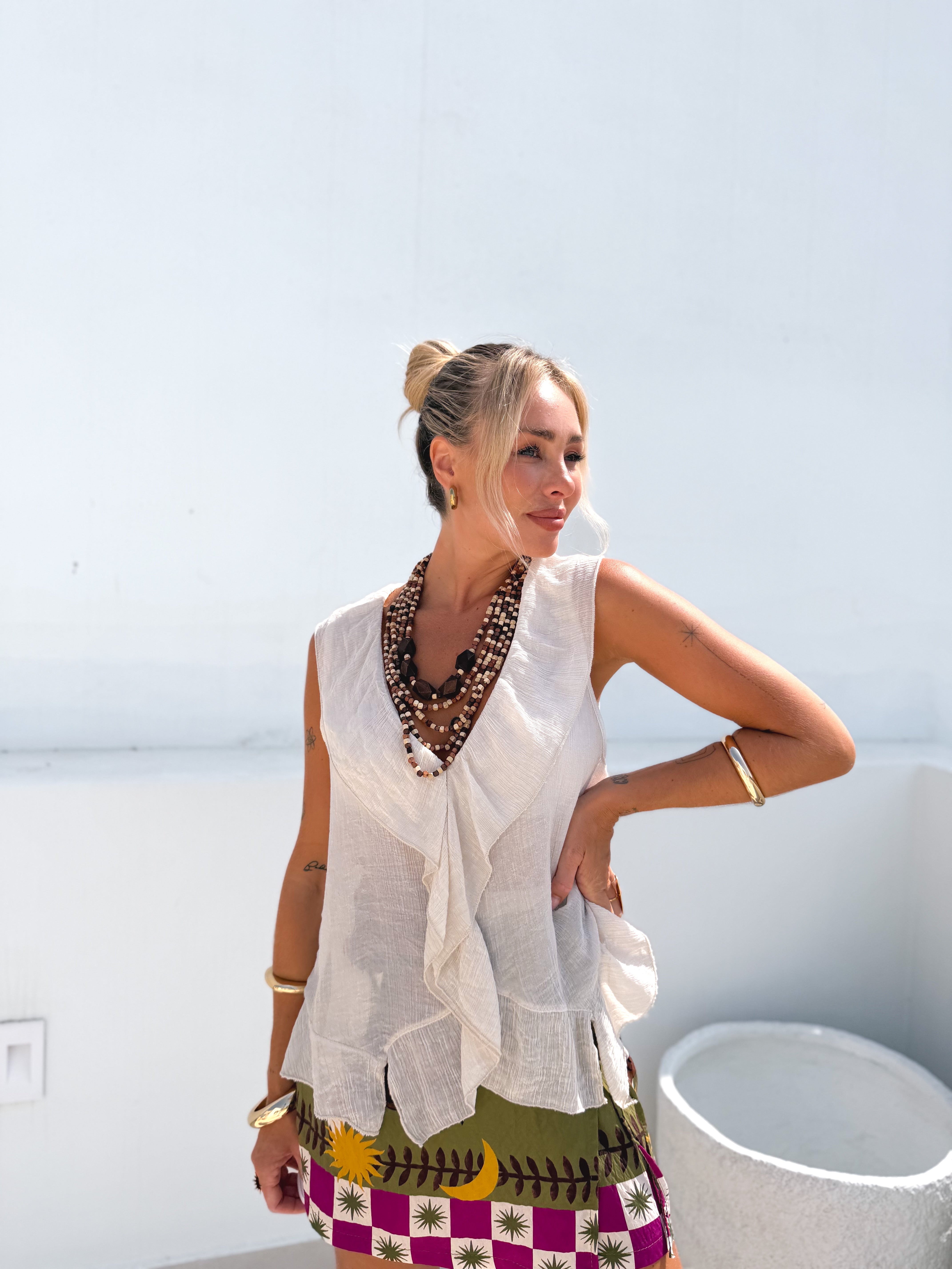 Camisa sin mangas volantes beige