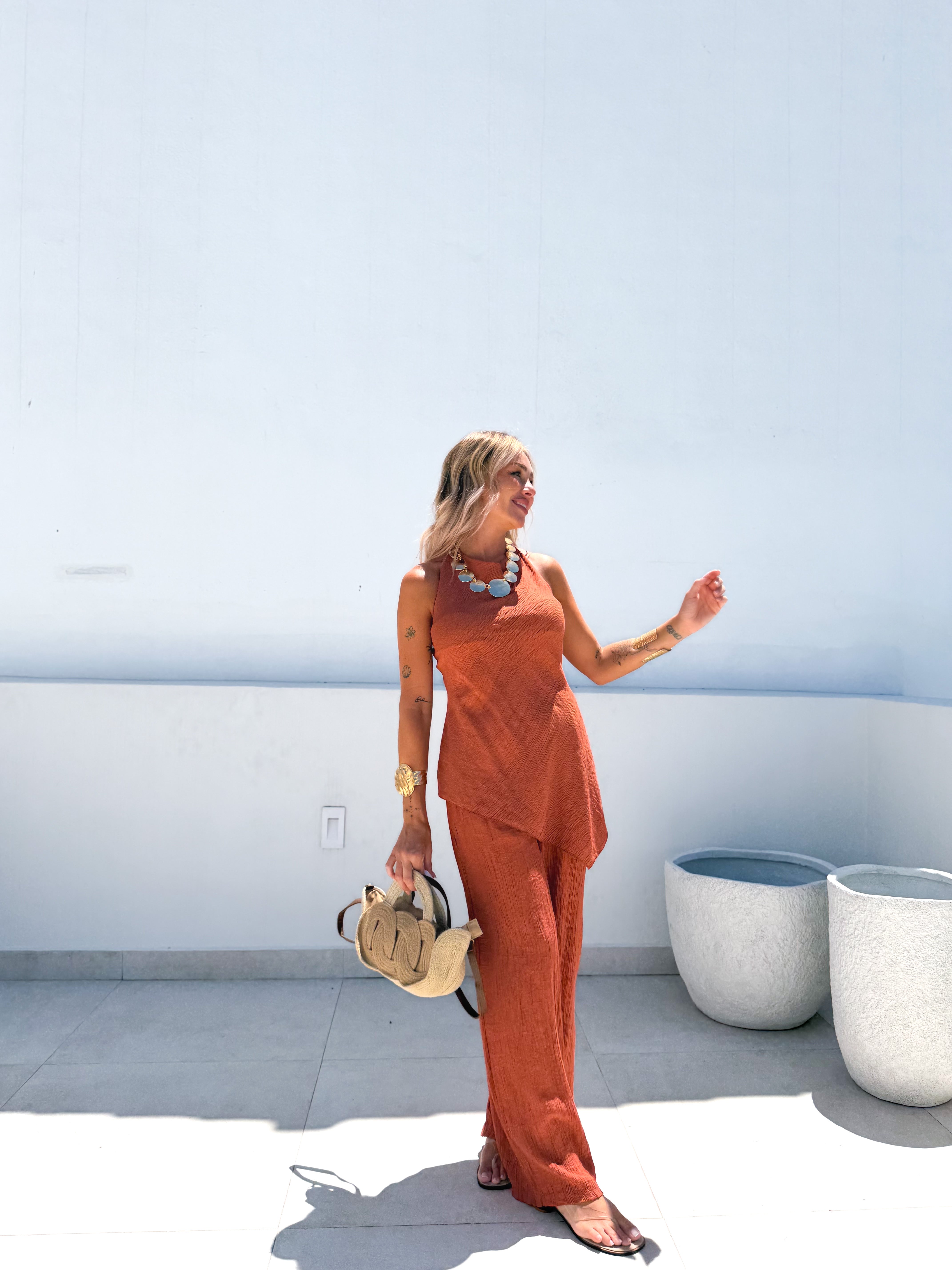 Total look asimetríco Teja