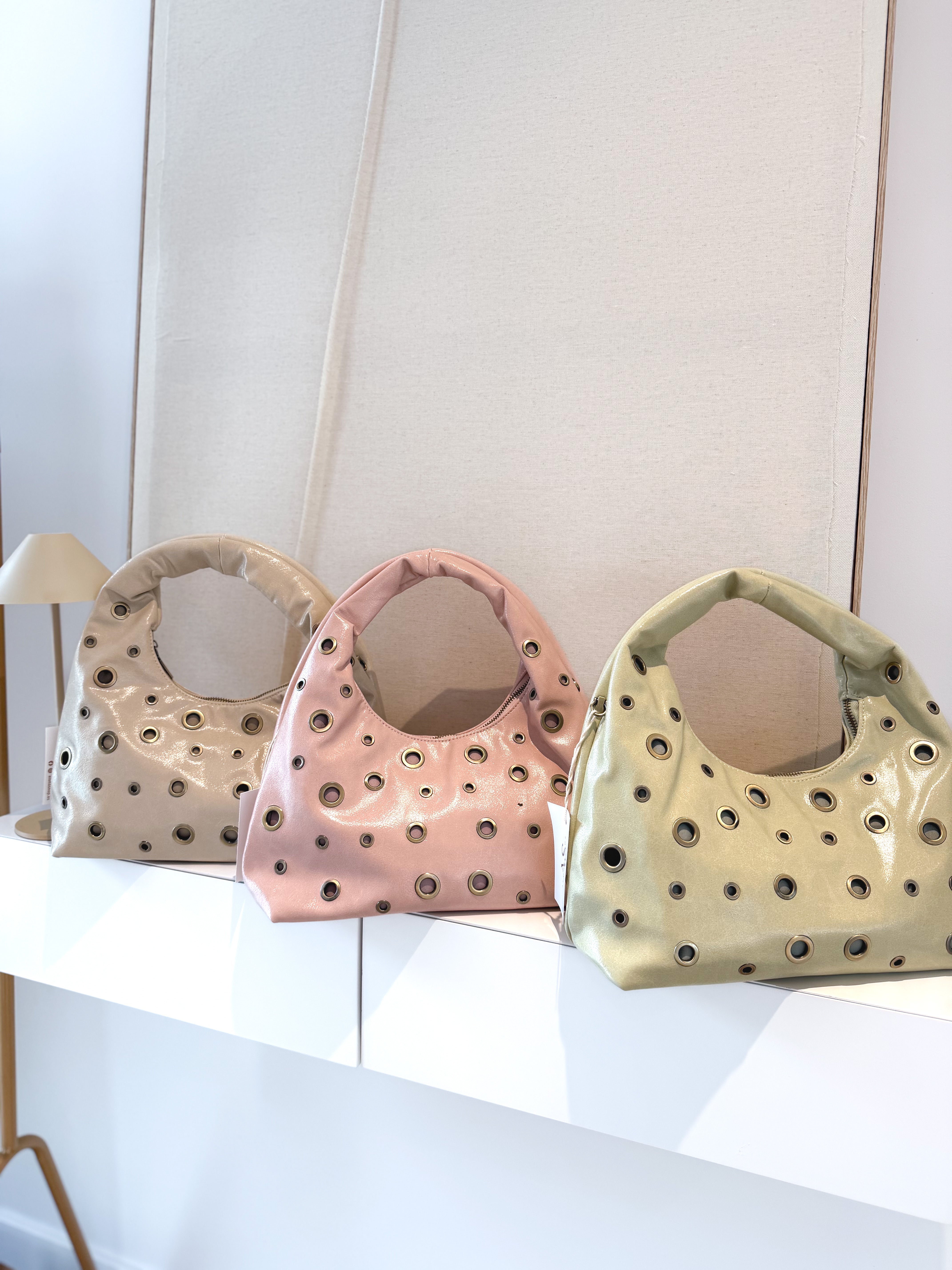 Bolso hombro polipiel tachas