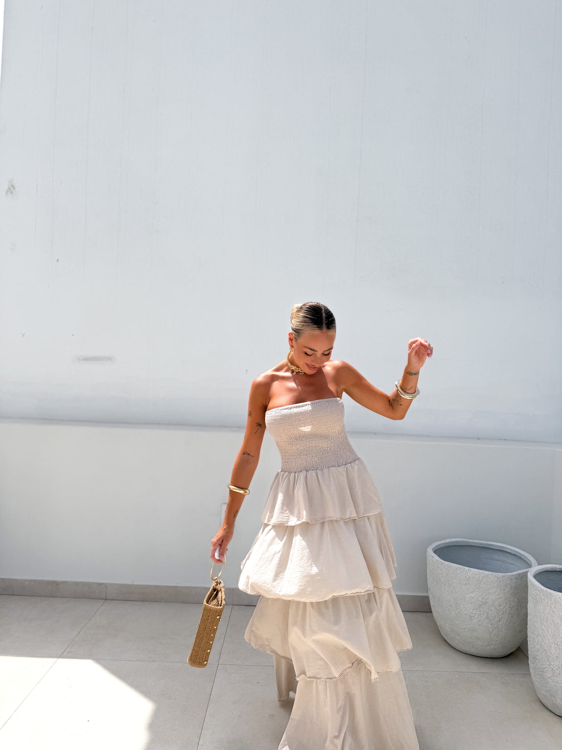 Vestido largo volantes beige