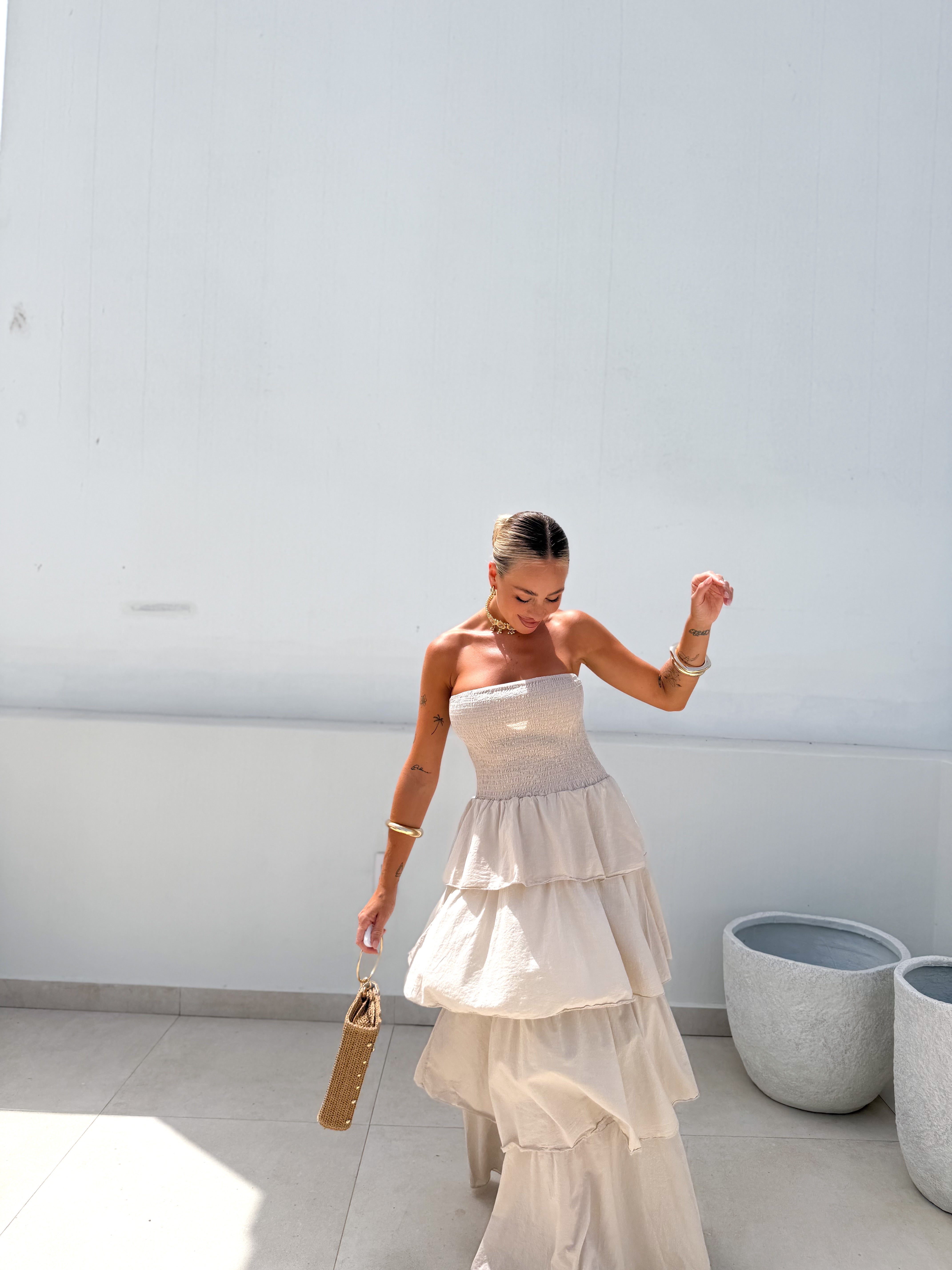 Vestido largo volantes beige