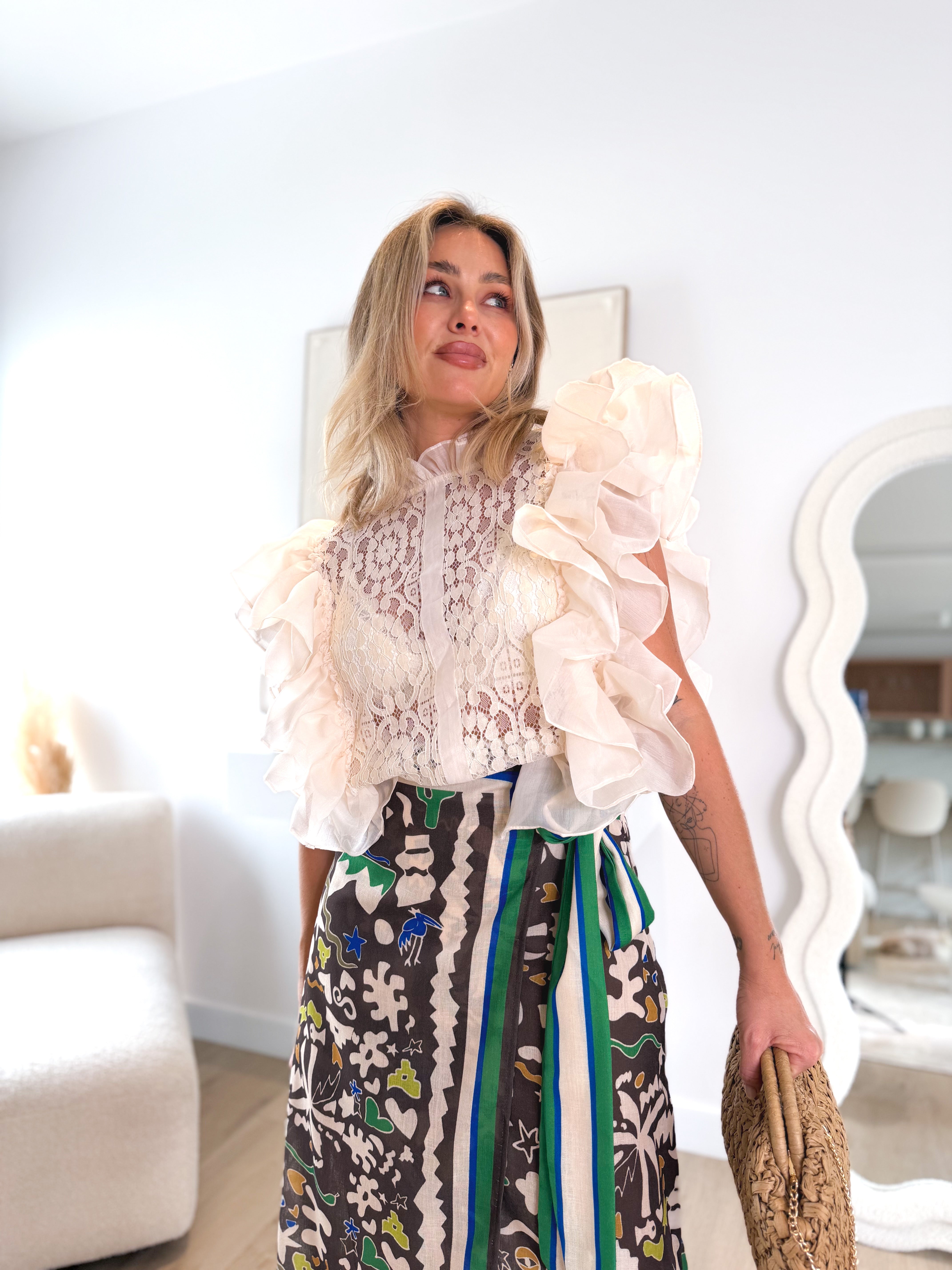 Blusa encaje volante
