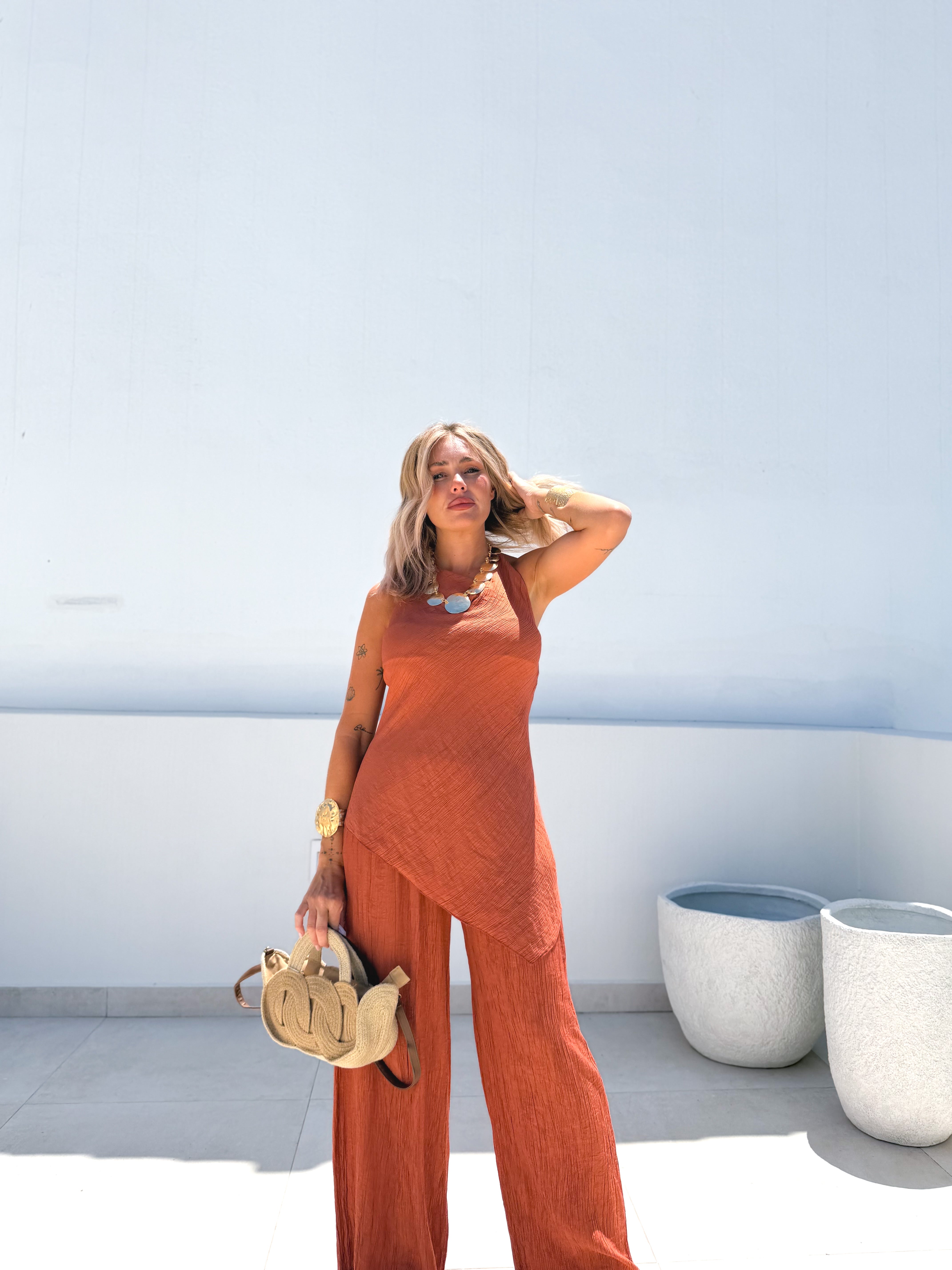 Total look asimetríco Teja