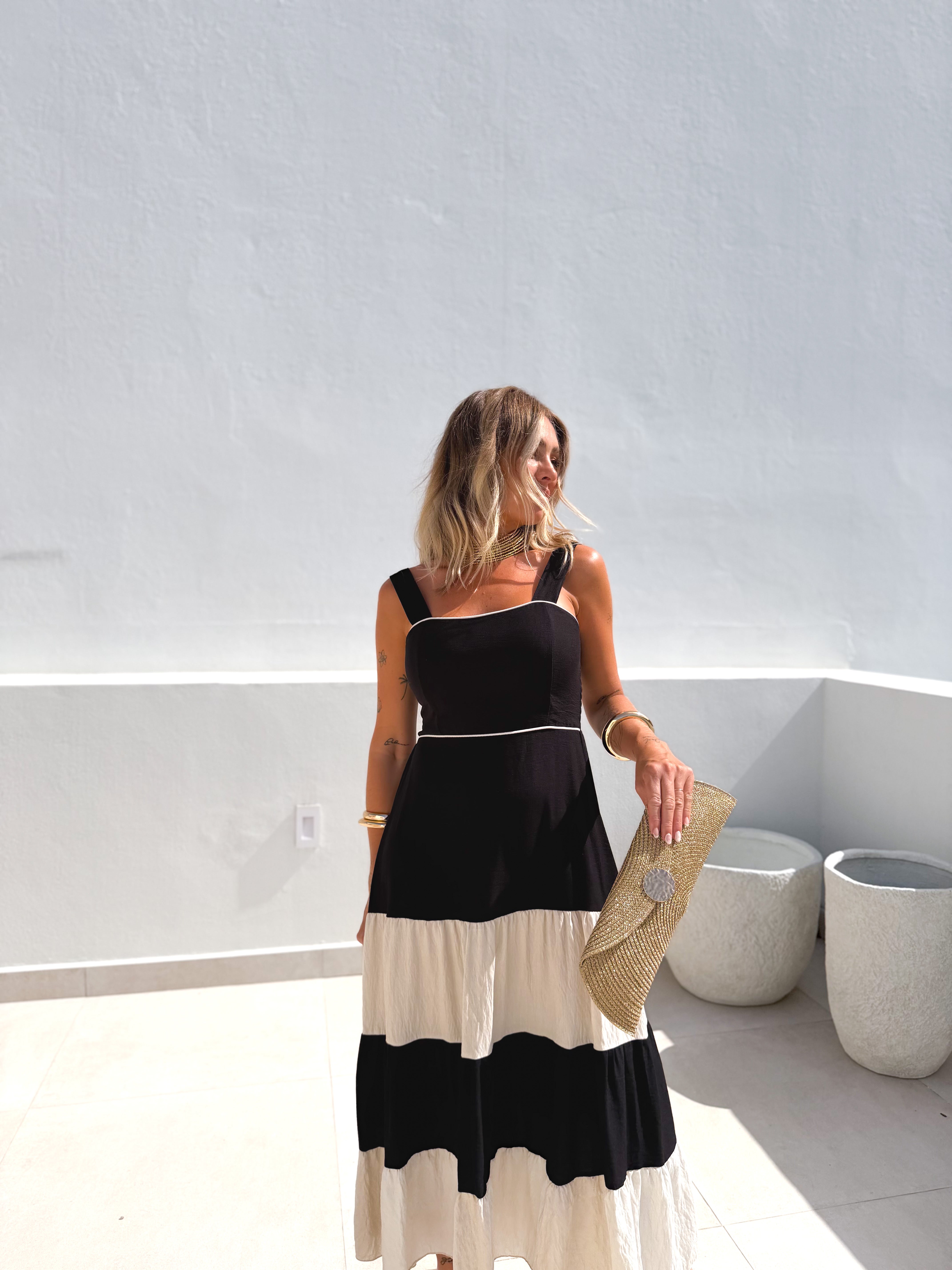 Vestido negro panelado