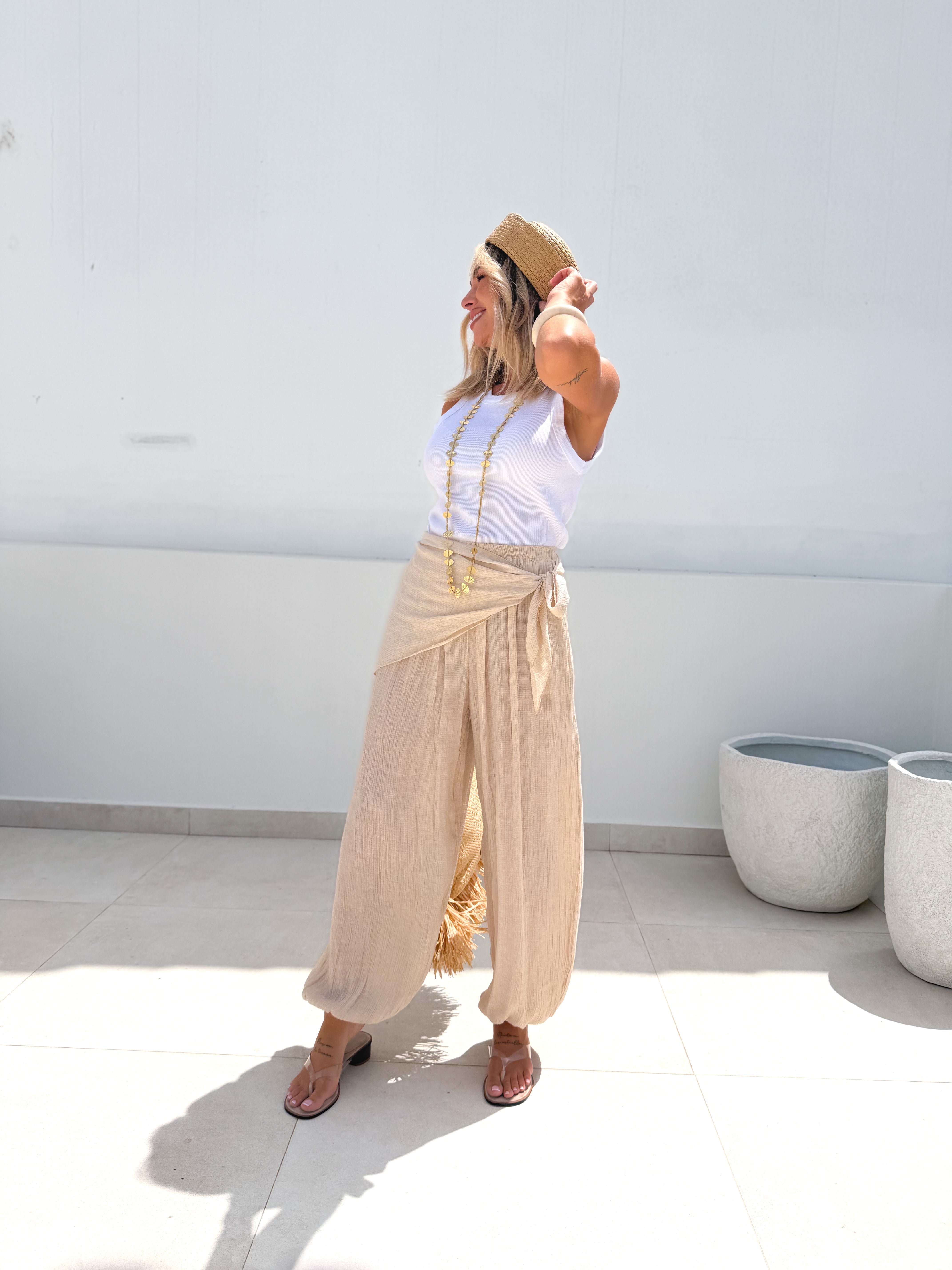 Pantalón bombacho anudado beige