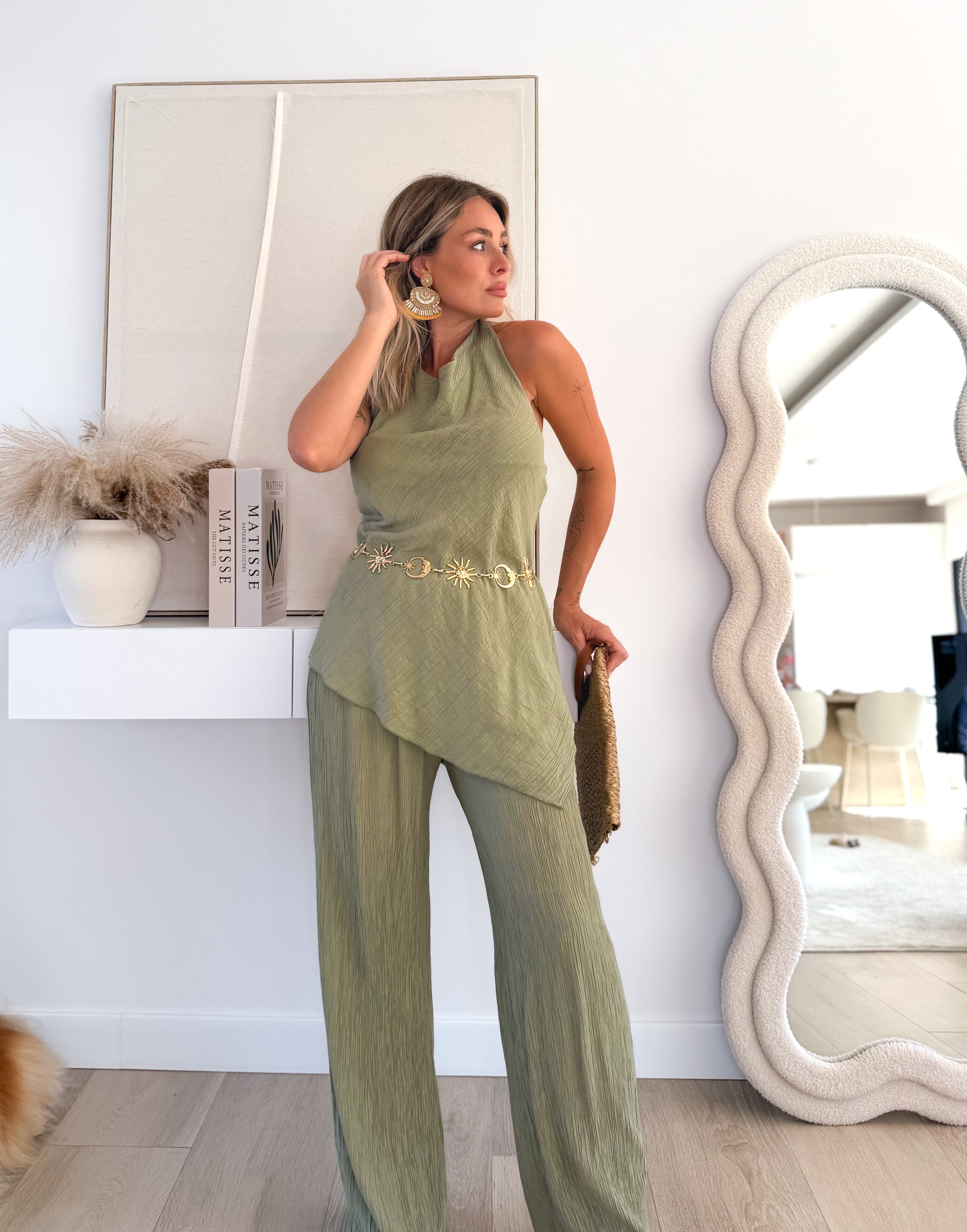 Total look asimetríco verde