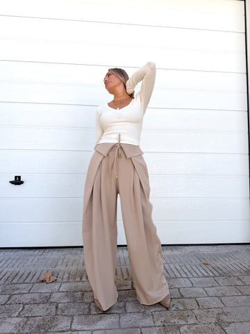 Pantalón amplio cintura doble beige