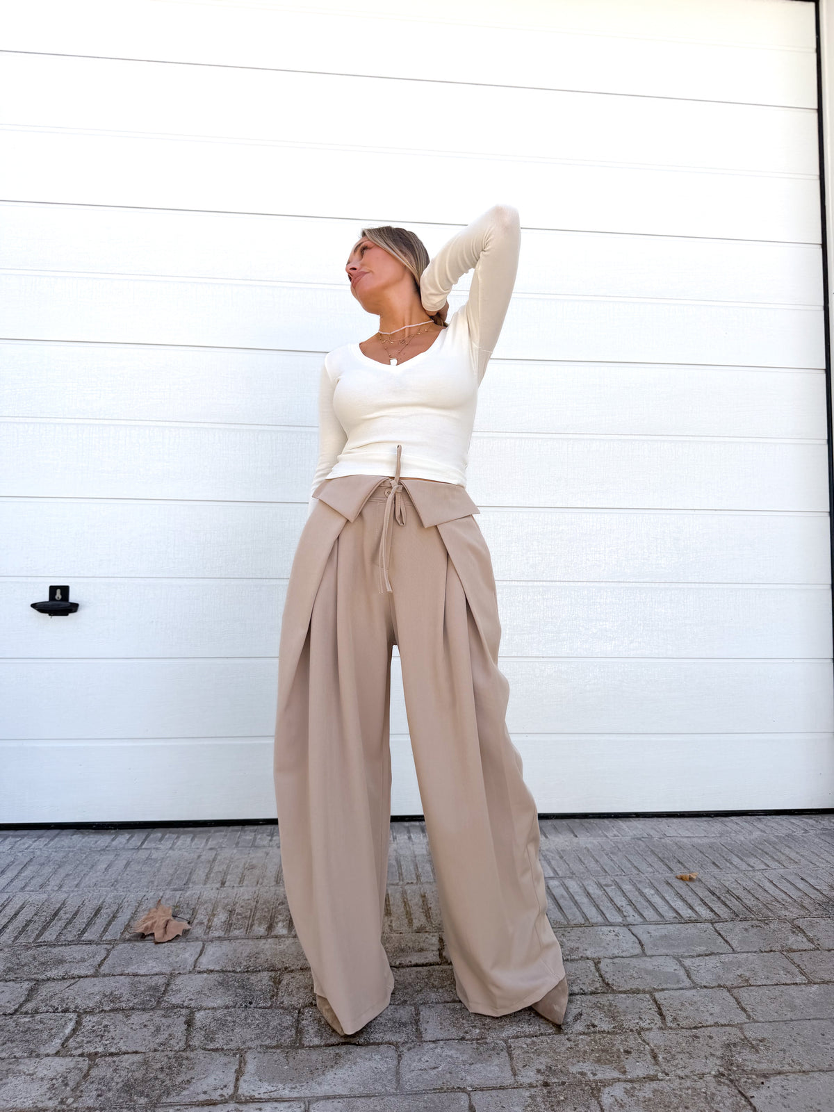 Pantalón amplio cintura doble beige