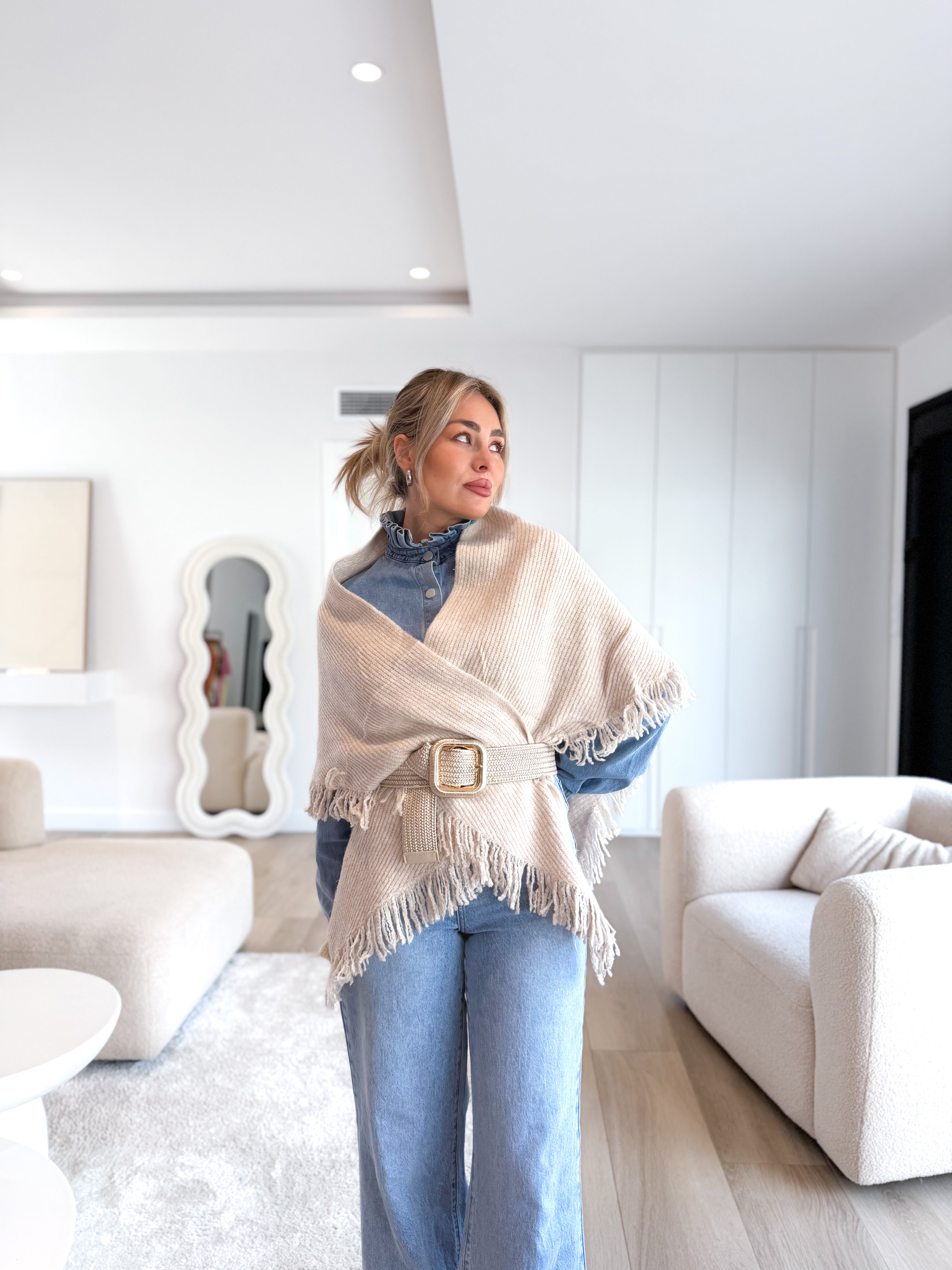 Capa flecos beige