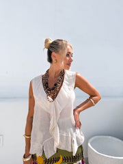 Camisa sin mangas volantes beige