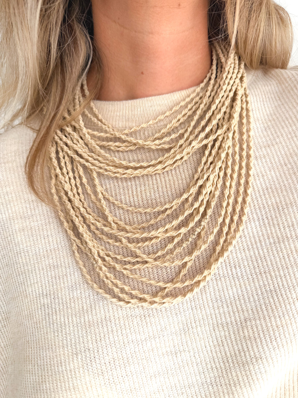 Collar cuerda beige